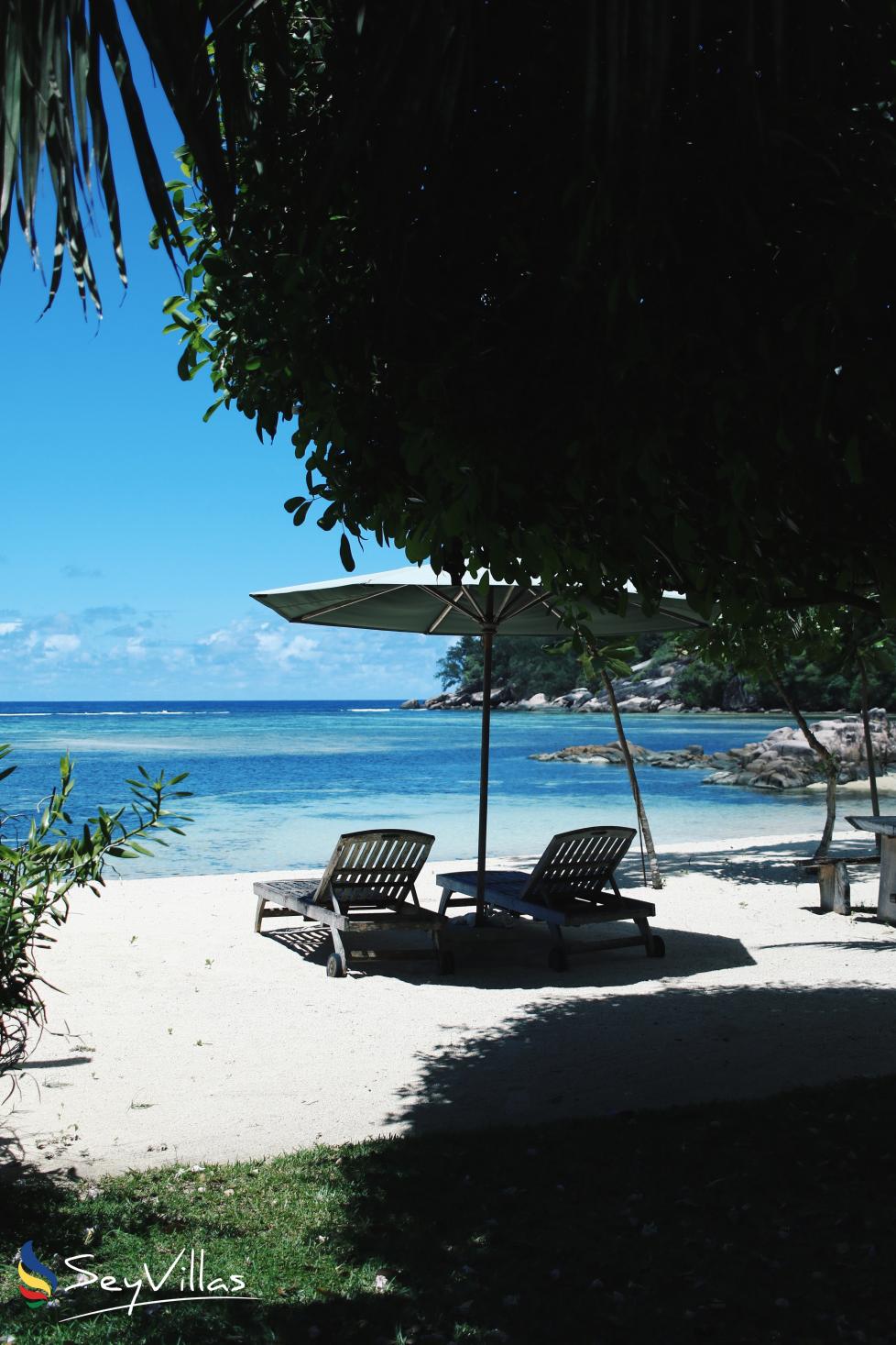 Foto 12: Crown Beach Hotel - Aussenbereich - Mahé (Seychellen)