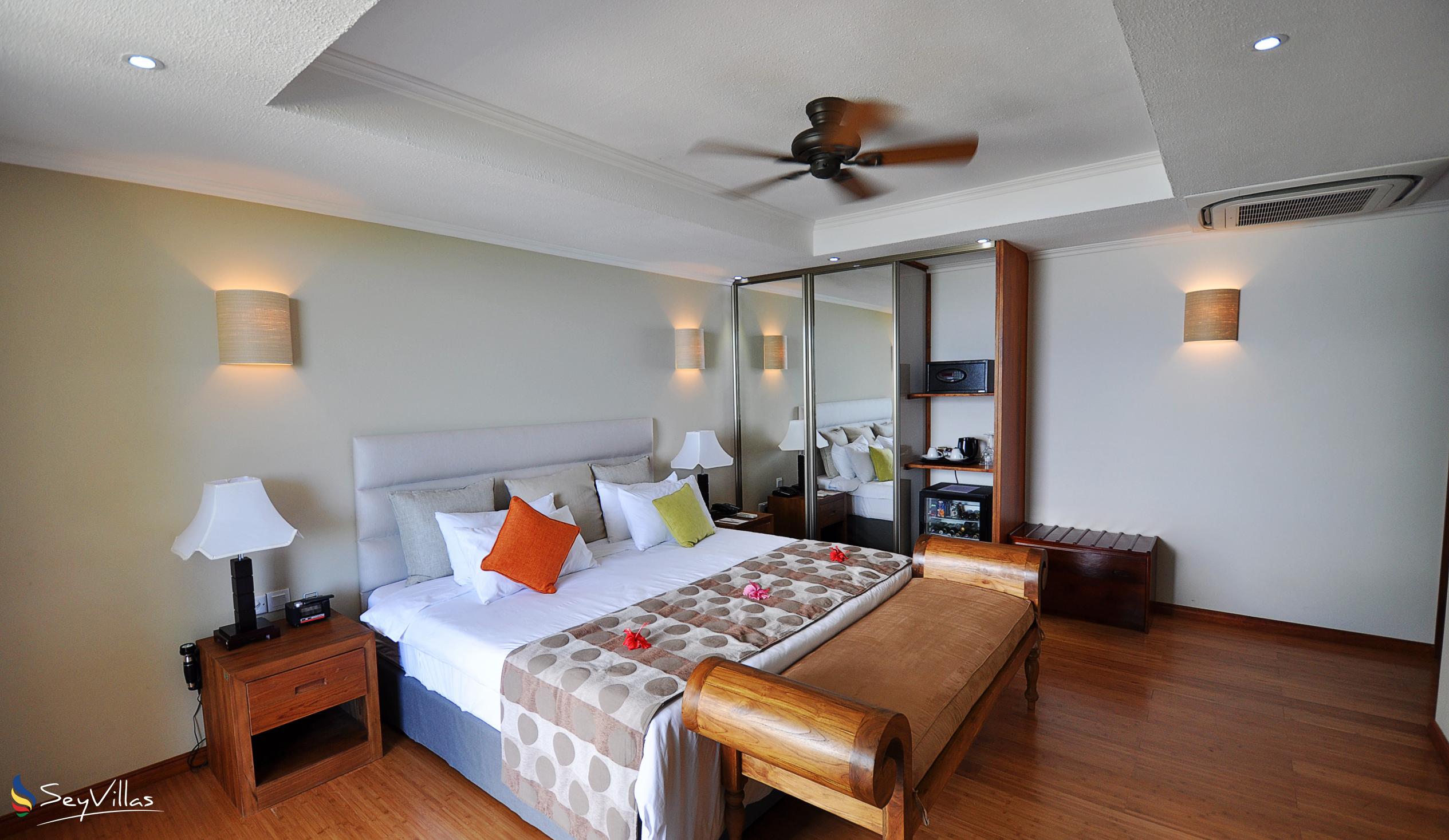 Foto 28: Crown Beach Hotel - Deluxe Zimmer Meerblick - Mahé (Seychellen)