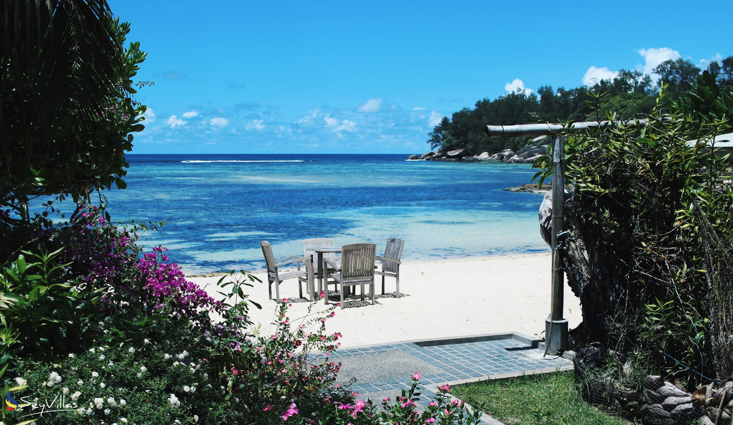 Photo 13: Crown Beach Hotel - Outdoor area - Mahé (Seychelles)