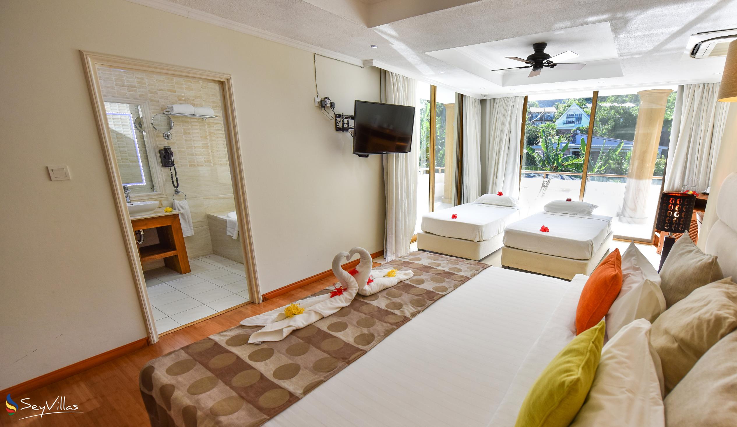 Foto 29: Crown Beach Hotel - Camera Familiare Vista Montagna - Mahé (Seychelles)