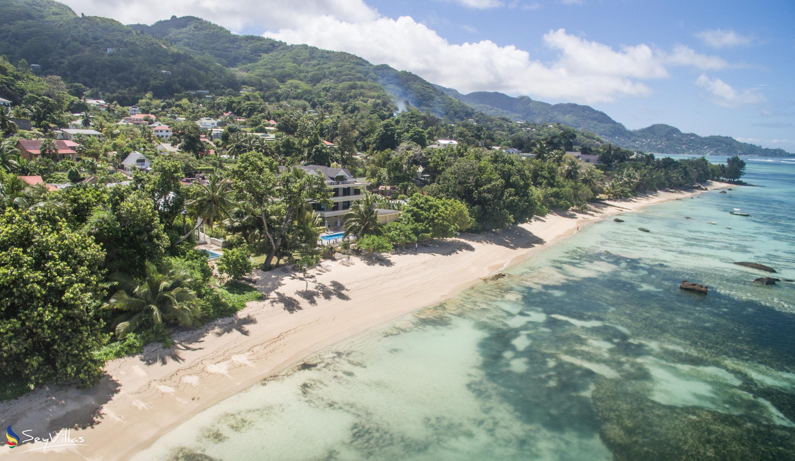 Photo 9: Crown Beach Hotel - Outdoor area - Mahé (Seychelles)
