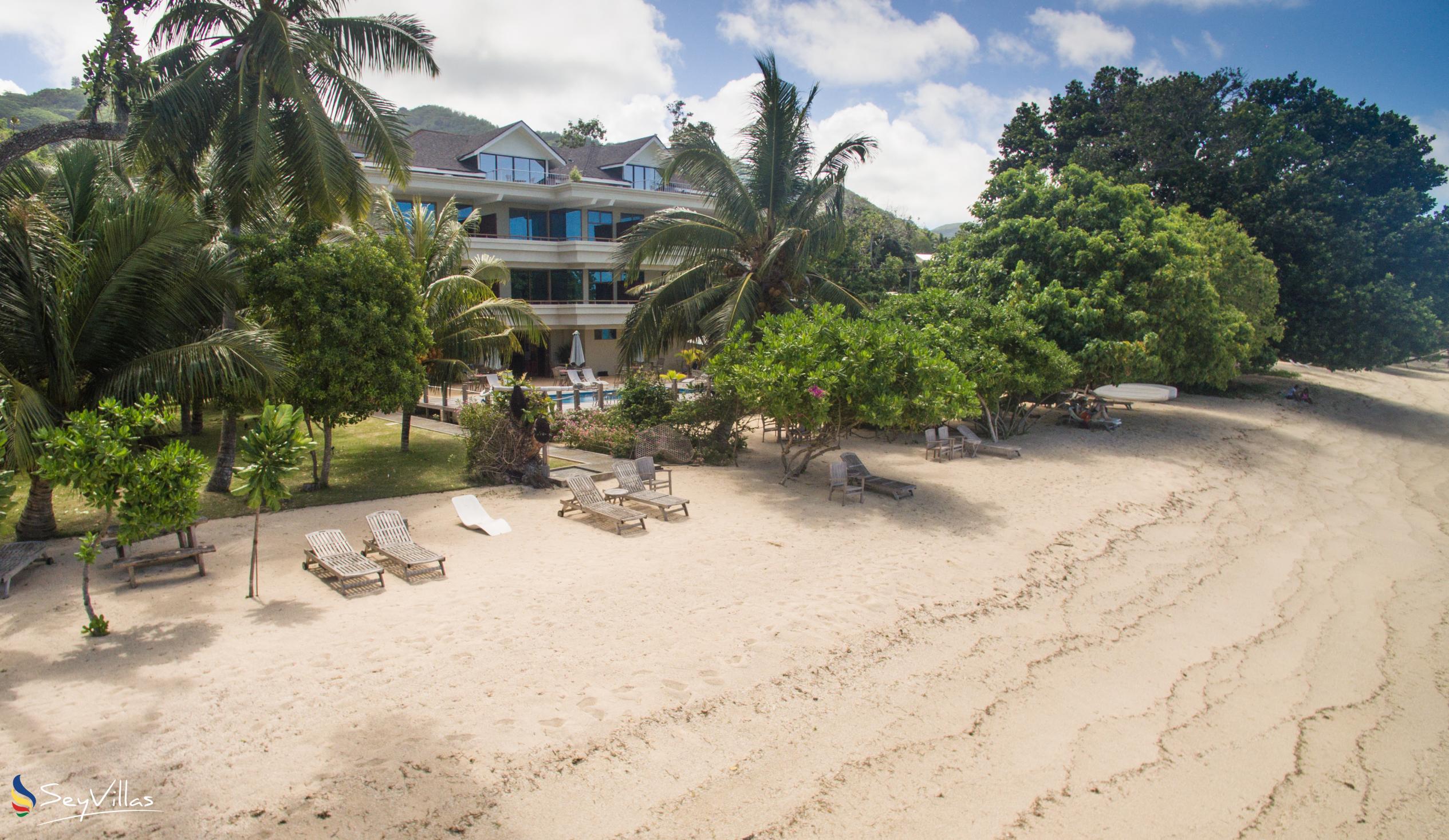 Foto 3: Crown Beach Hotel - Aussenbereich - Mahé (Seychellen)