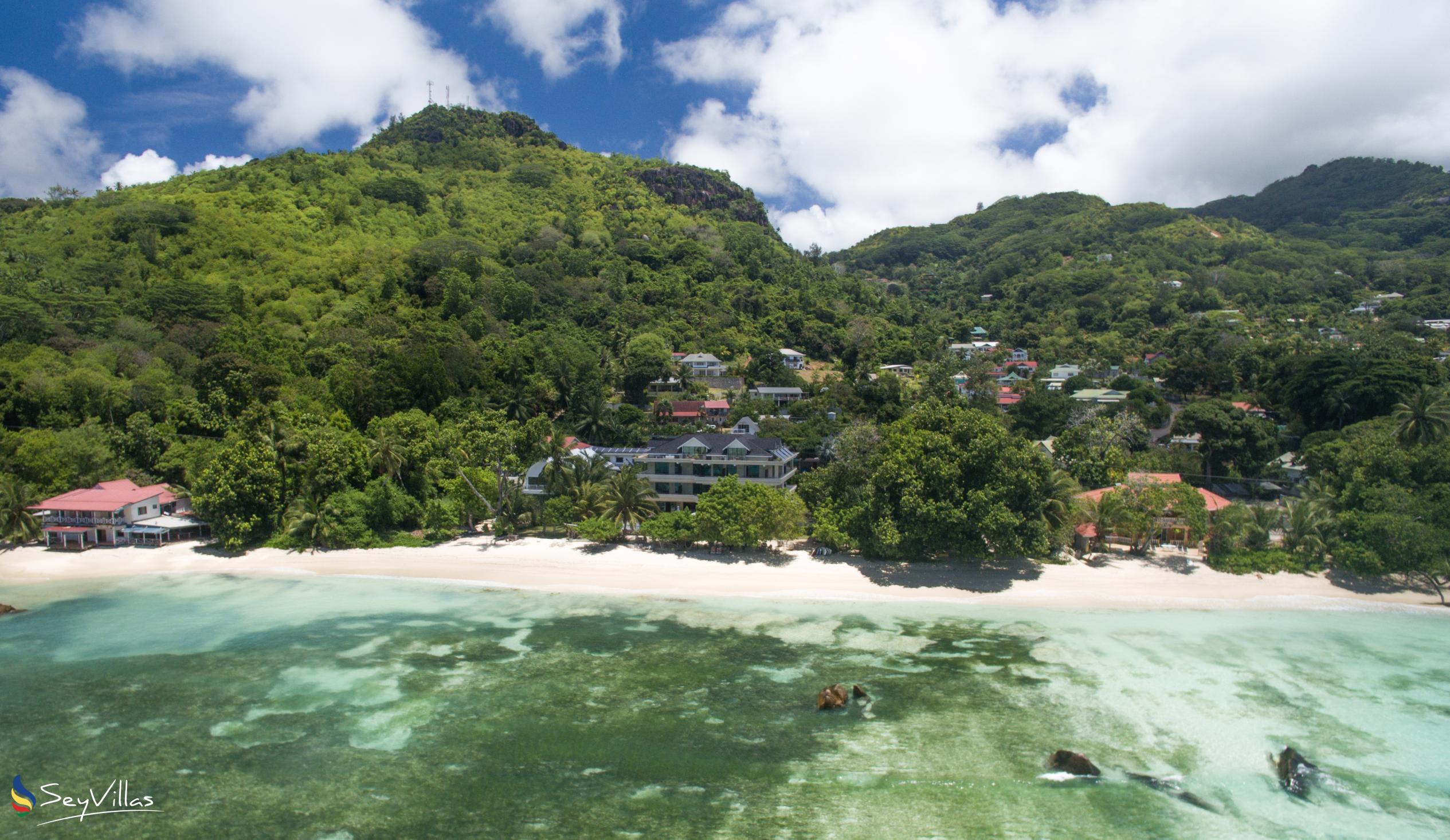 Foto 10: Crown Beach Hotel - Aussenbereich - Mahé (Seychellen)