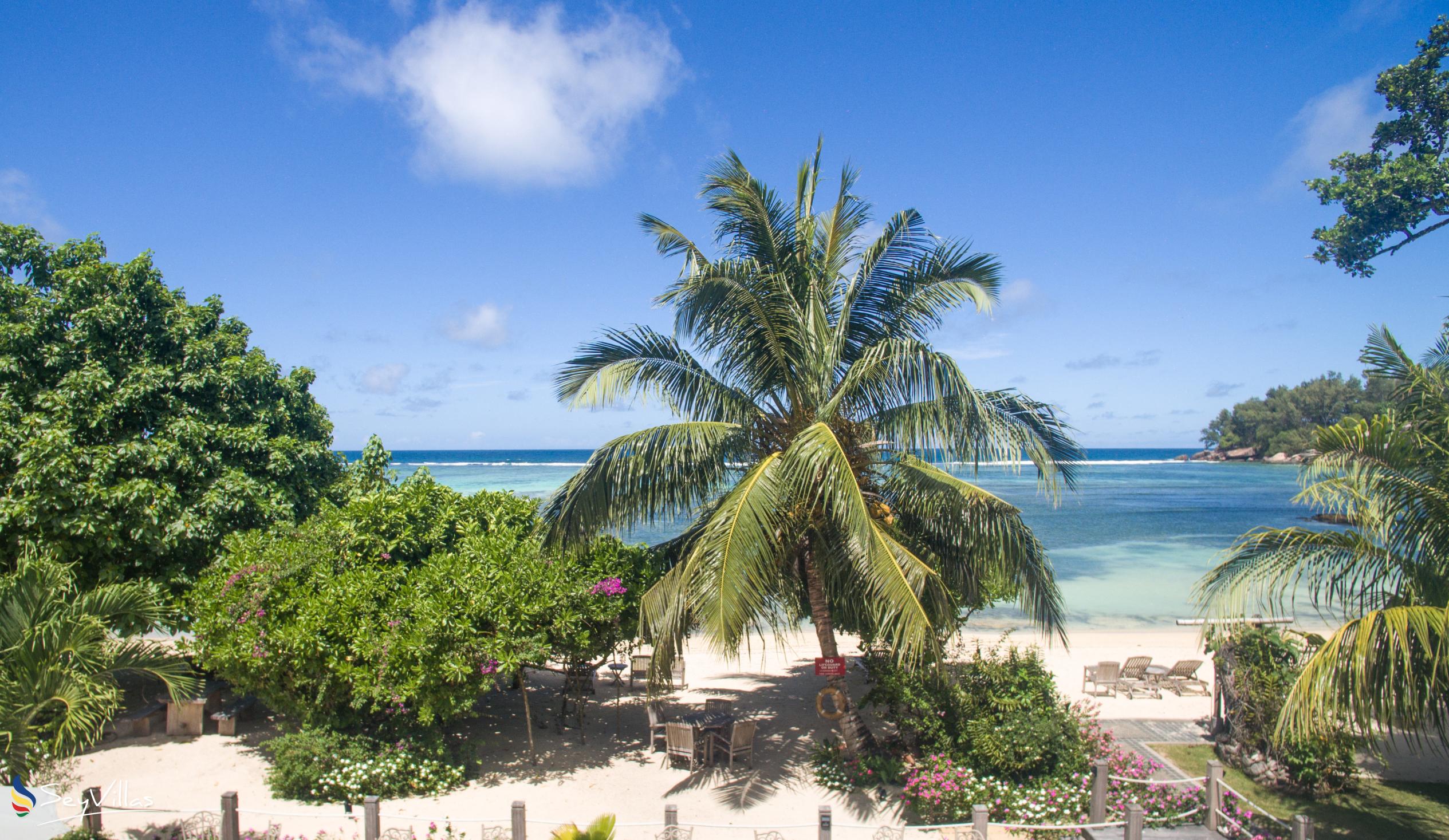 Photo 6: Crown Beach Hotel - Outdoor area - Mahé (Seychelles)