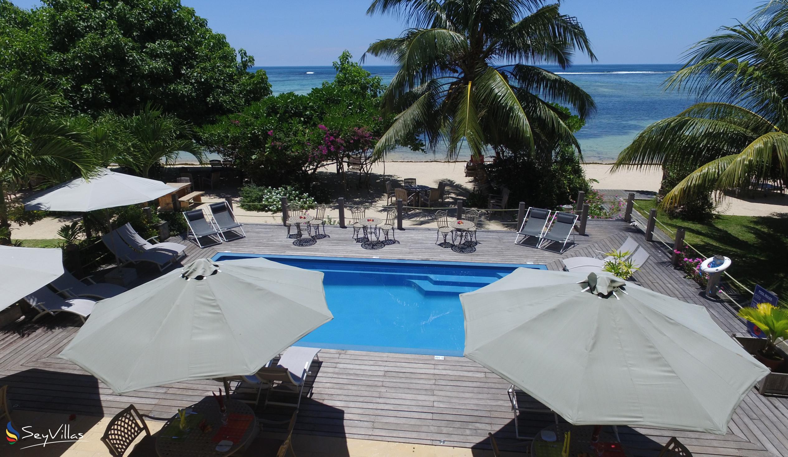 Photo 7: Crown Beach Hotel - Outdoor area - Mahé (Seychelles)
