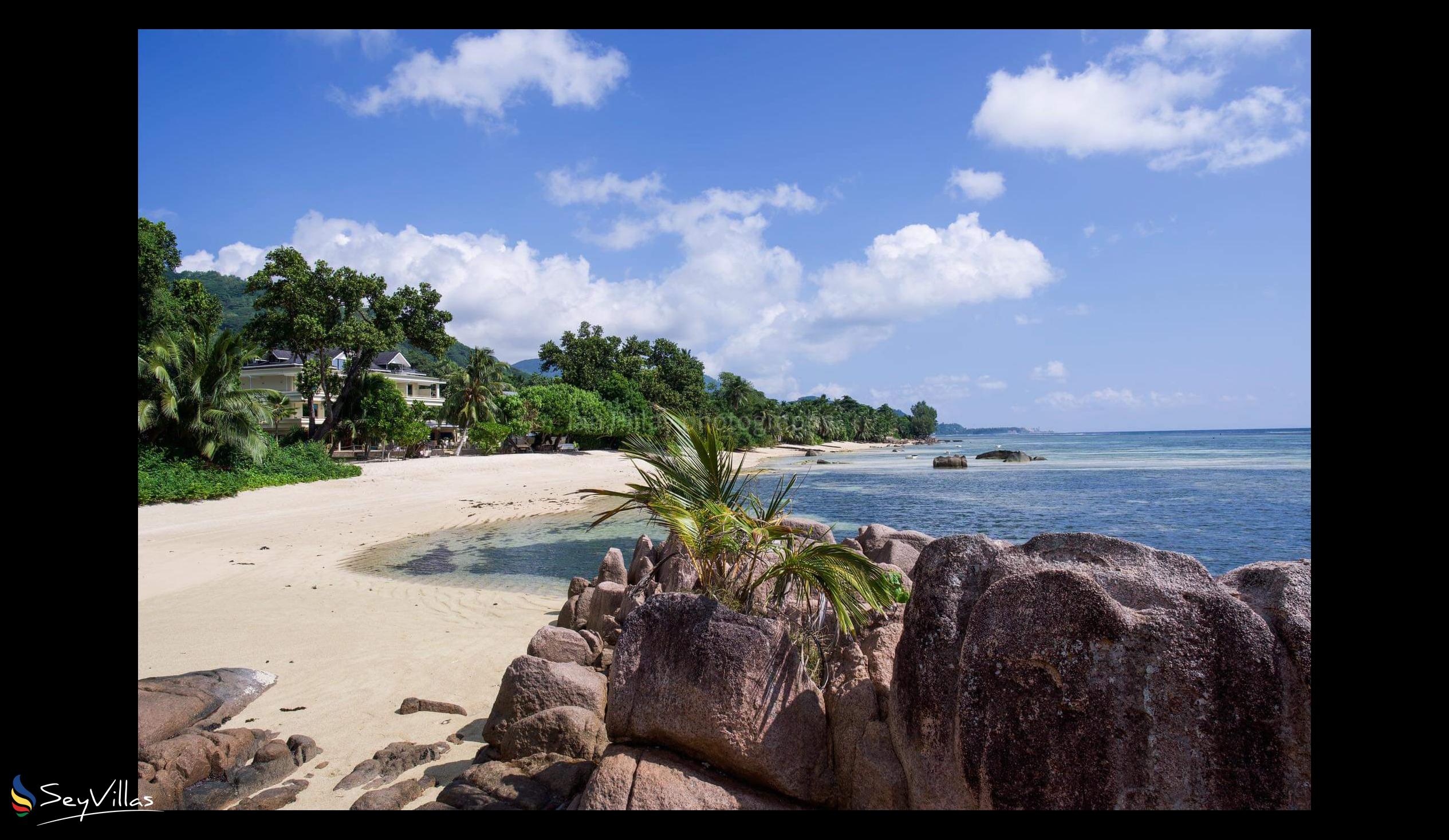 Foto 79: Crown Beach Hotel - Aussenbereich - Mahé (Seychellen)