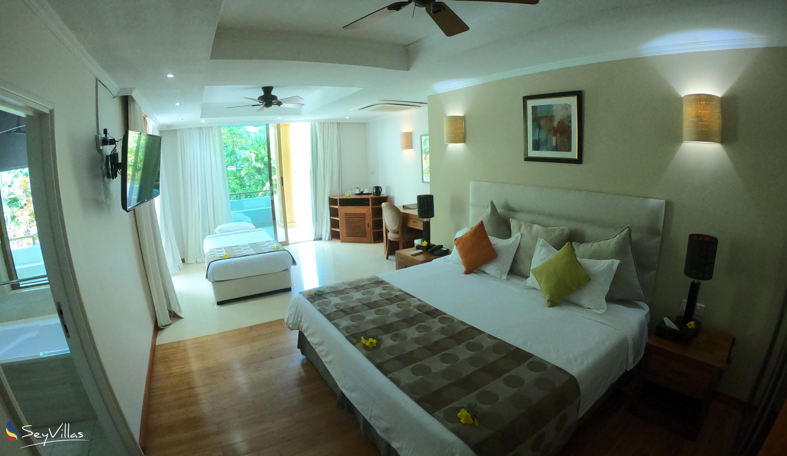 Foto 85: Crown Beach Hotel - Camera Familiare Vista Montagna - Mahé (Seychelles)