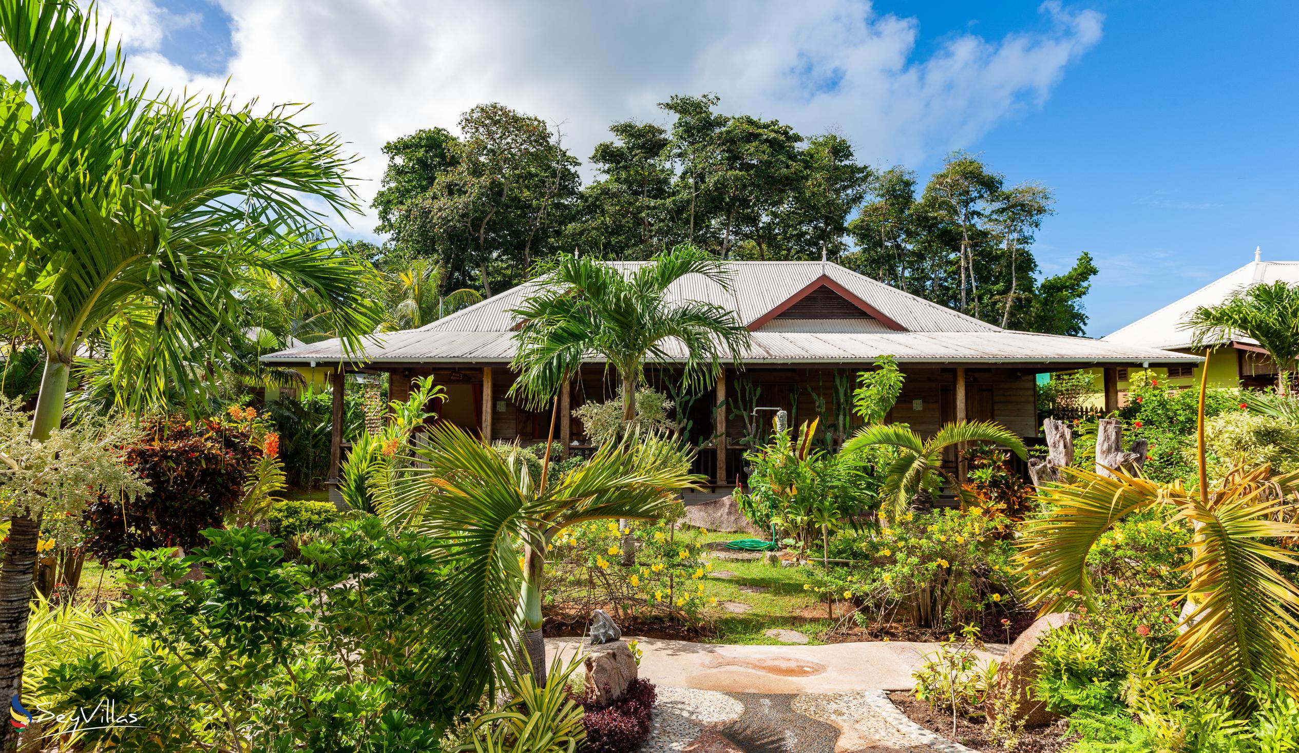 Photo 1: La Digue Holiday Villa - Outdoor area - La Digue (Seychelles)