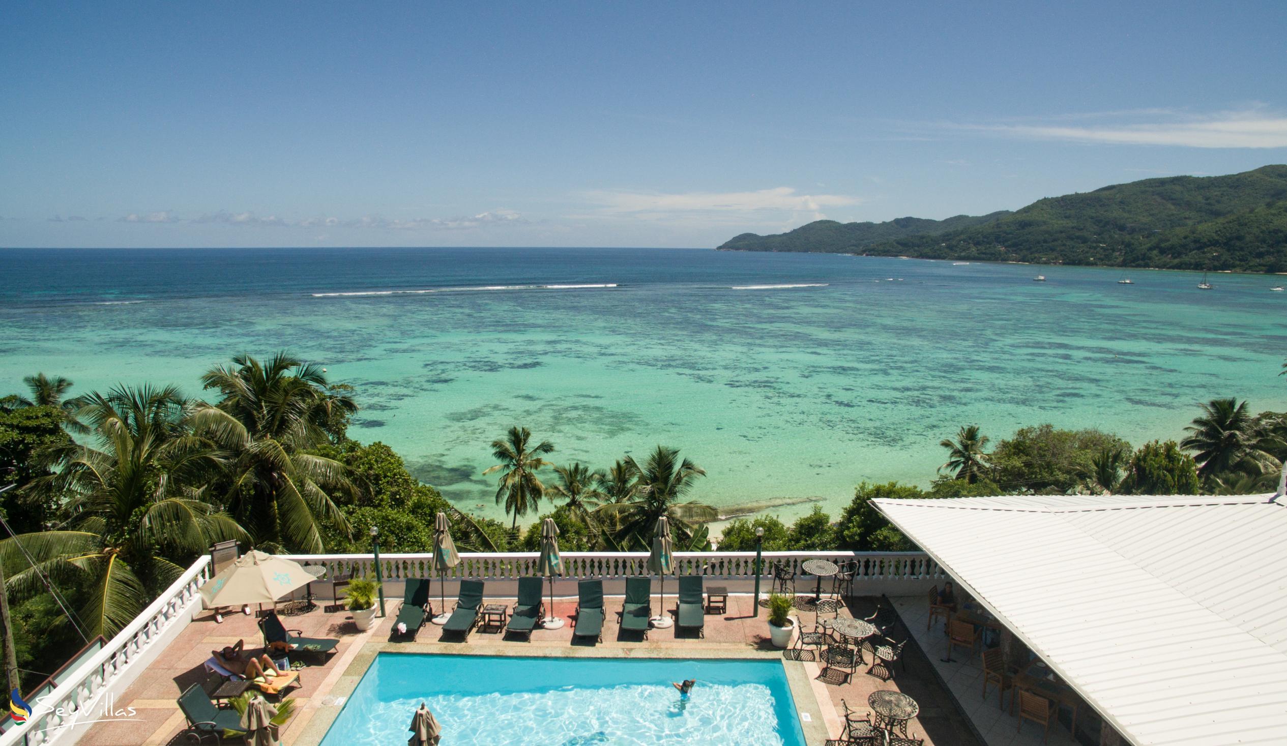 Foto 6: Le Relax Hotel & Restaurant - Aussenbereich - Mahé (Seychellen)