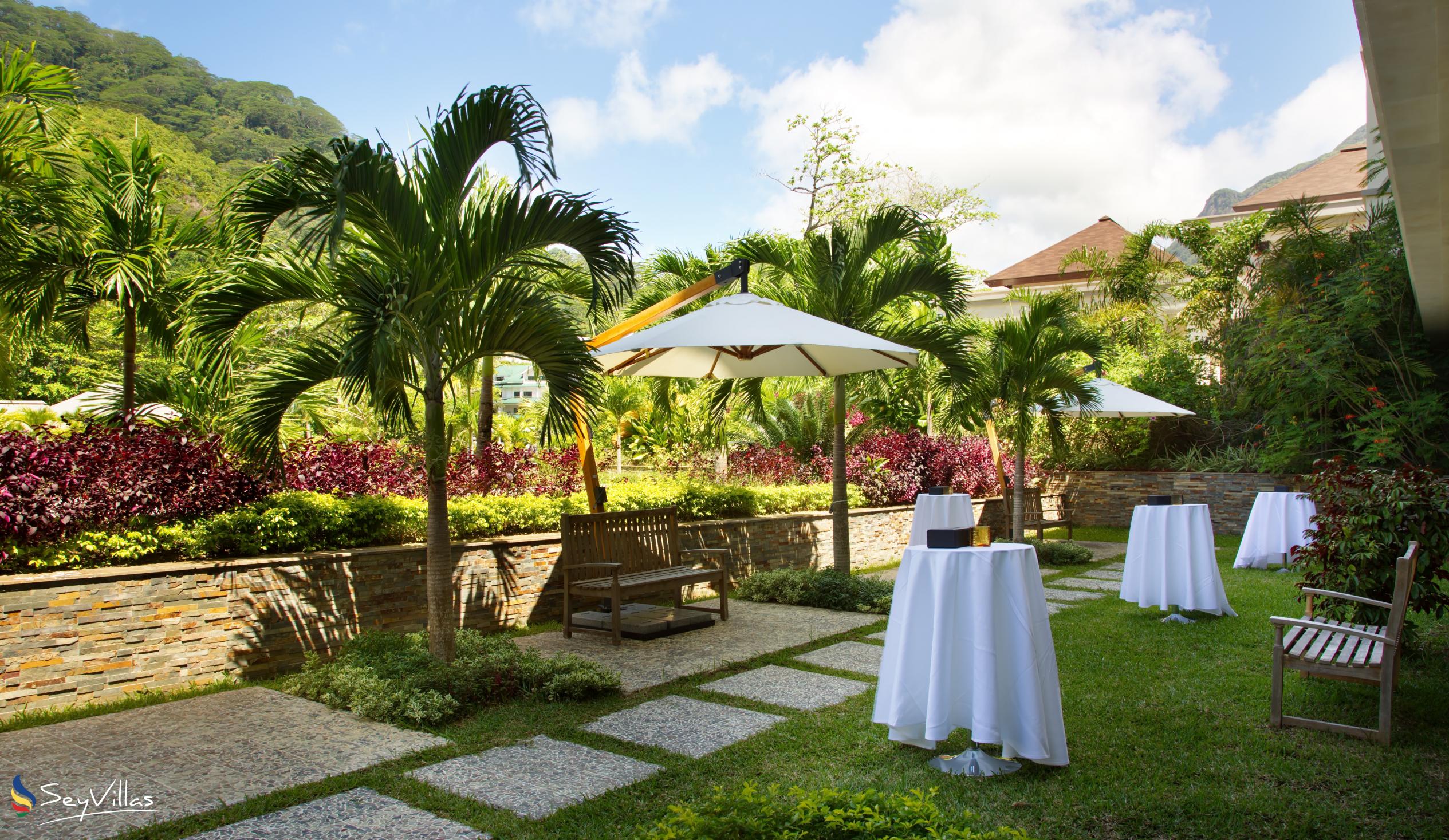 Photo 7: Savoy Resort & Spa - Outdoor area - Mahé (Seychelles)
