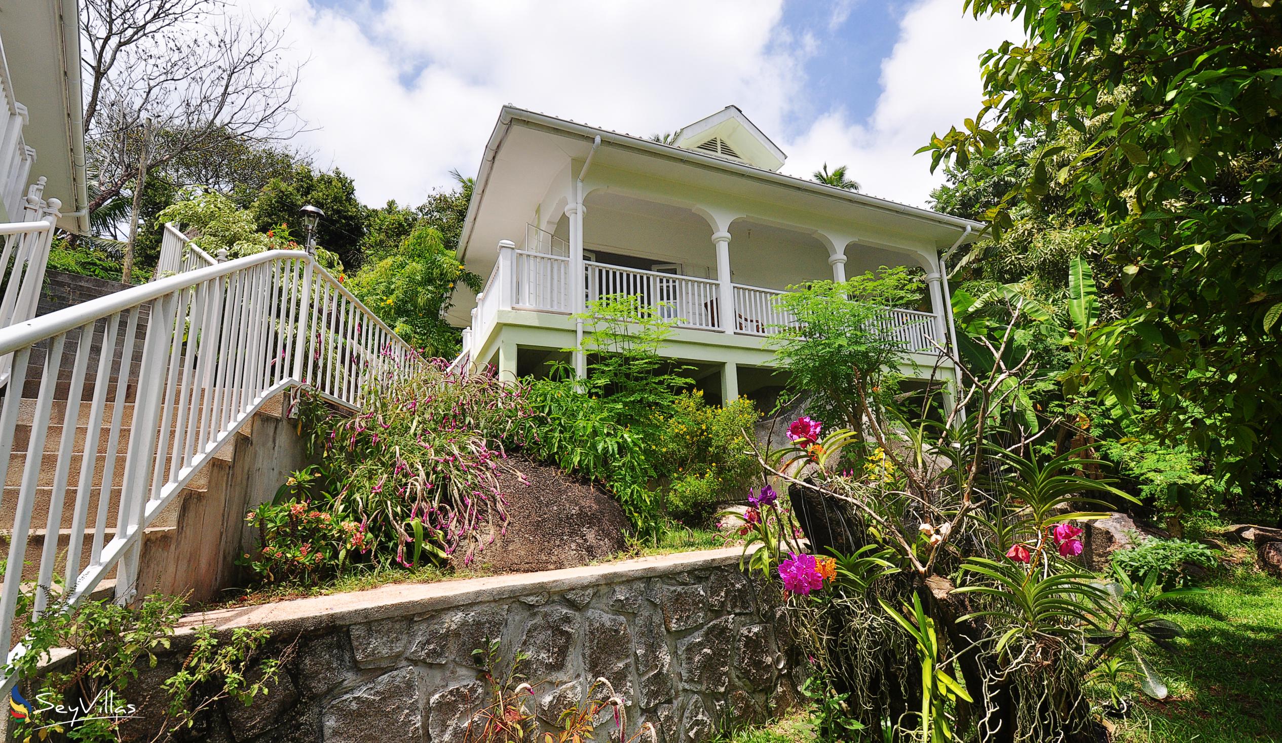 Petit Baie Chalet Apartment Outdoor area Mahé (Seychelles) Photo 7