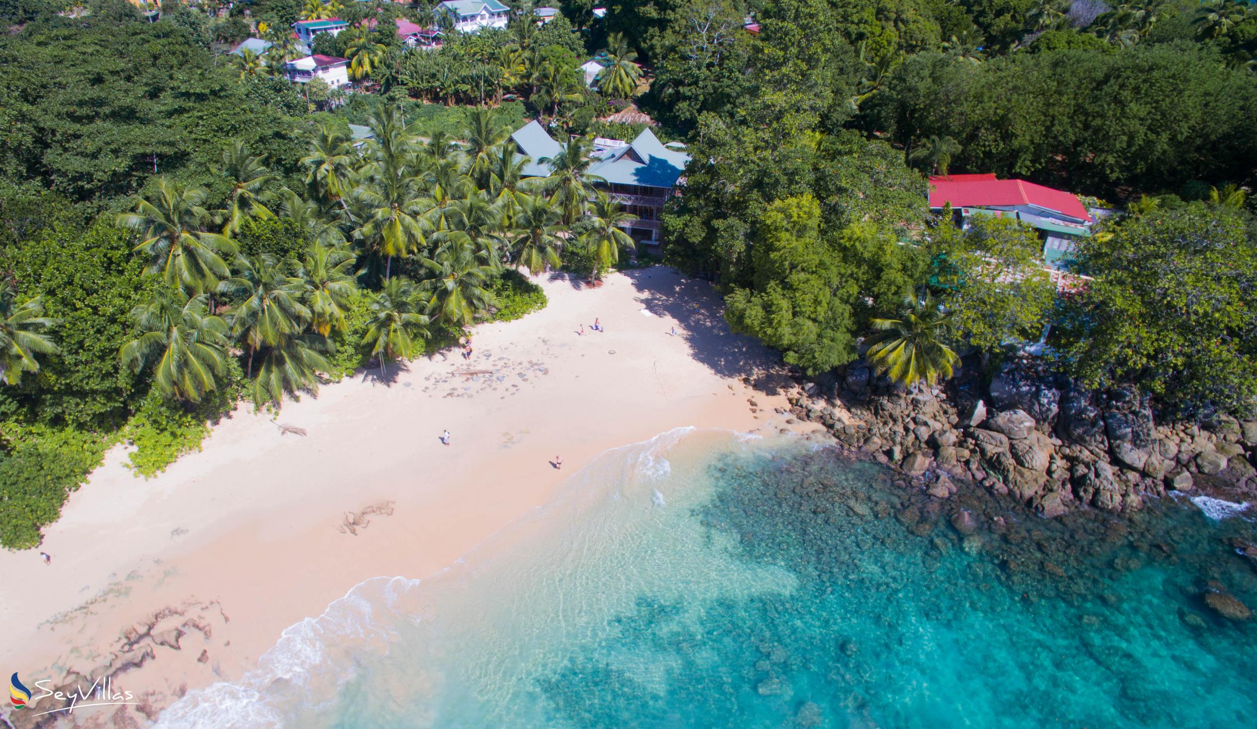 Foto 7: L'Ilot Beach Chalets - Aussenbereich - Mahé (Seychellen)
