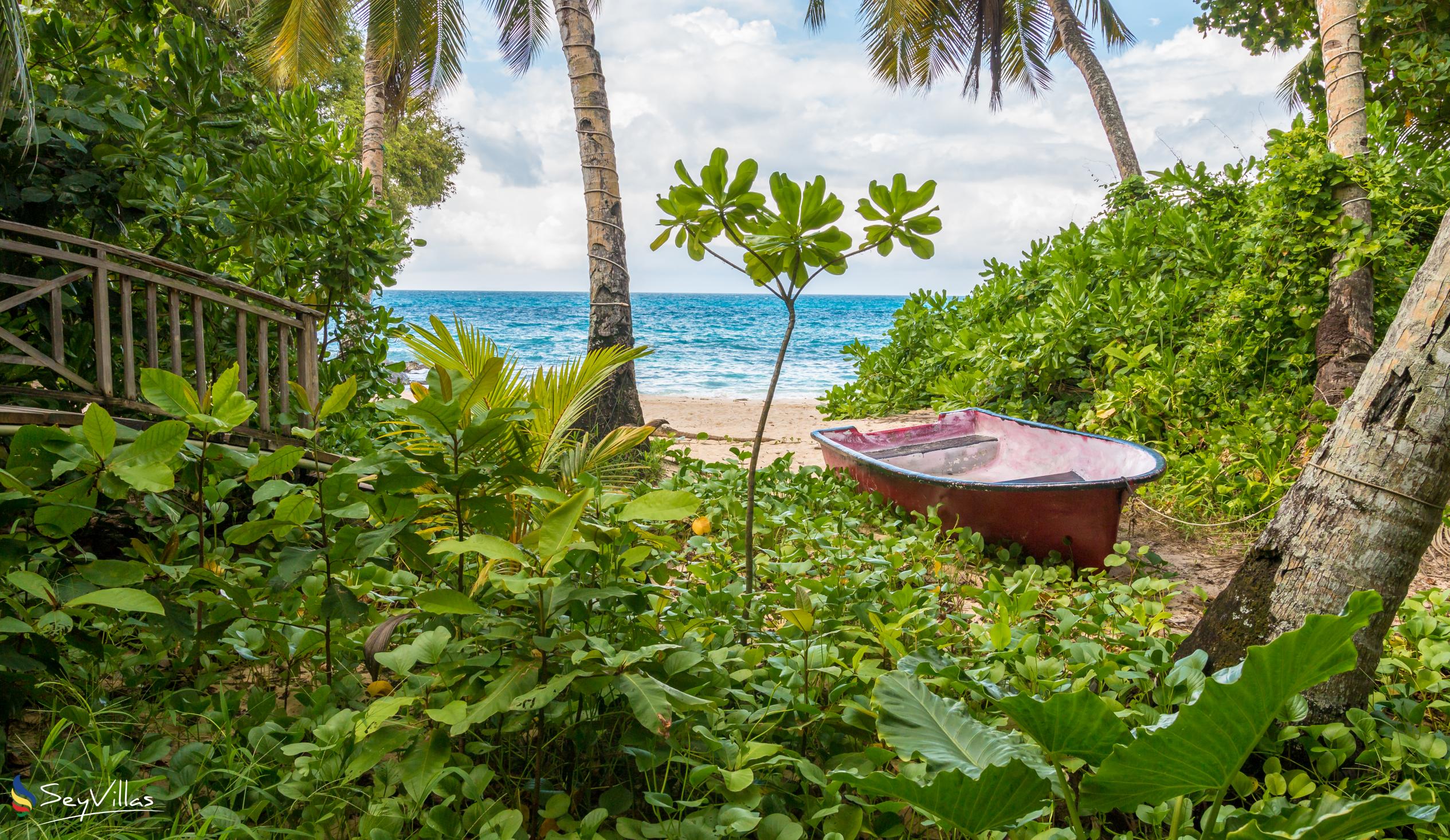 Photo 4: L'Ilot Beach Chalets - Outdoor area - Mahé (Seychelles)