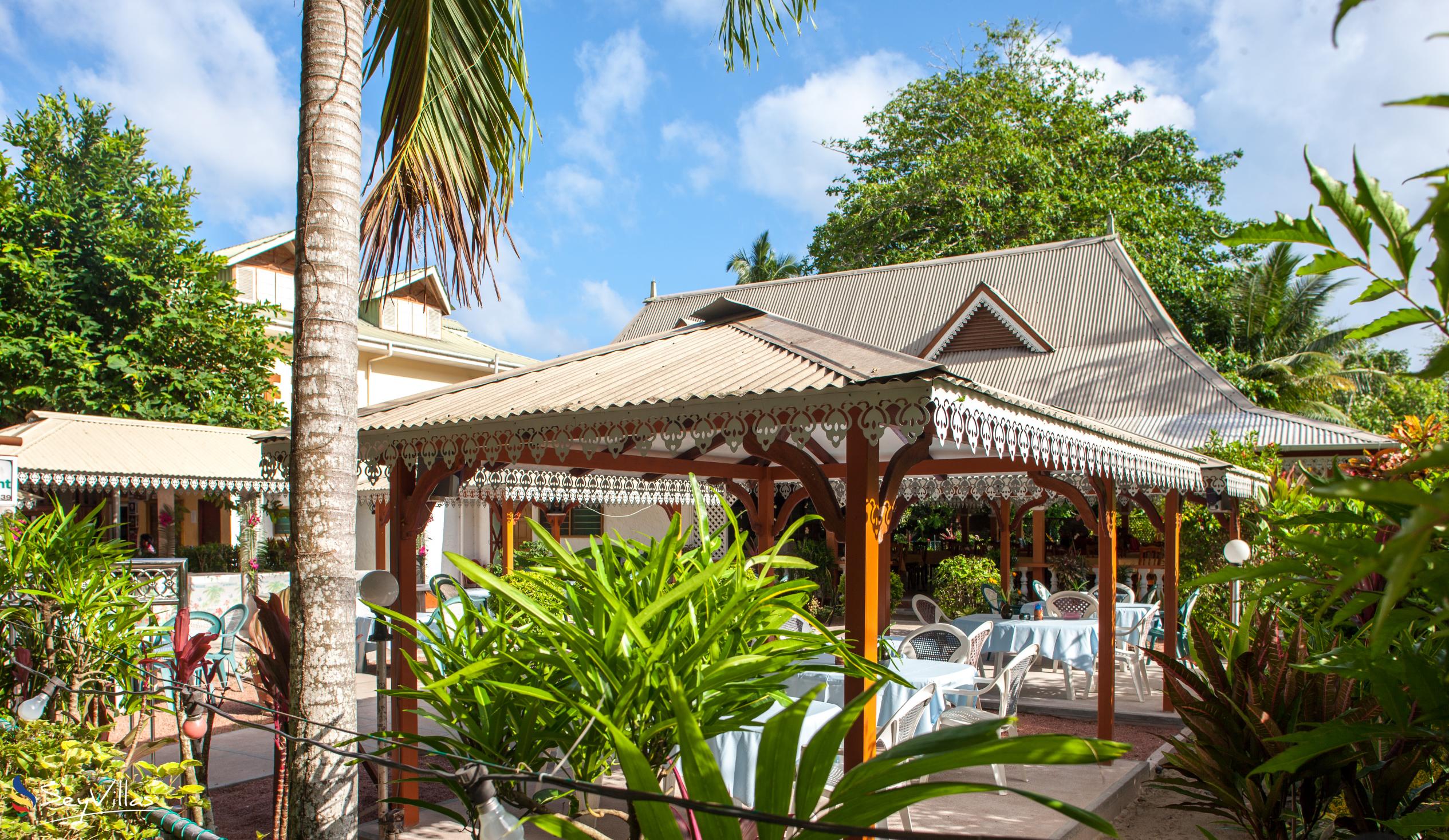 Photo 2: Zerof Guesthouse - Outdoor area - La Digue (Seychelles)