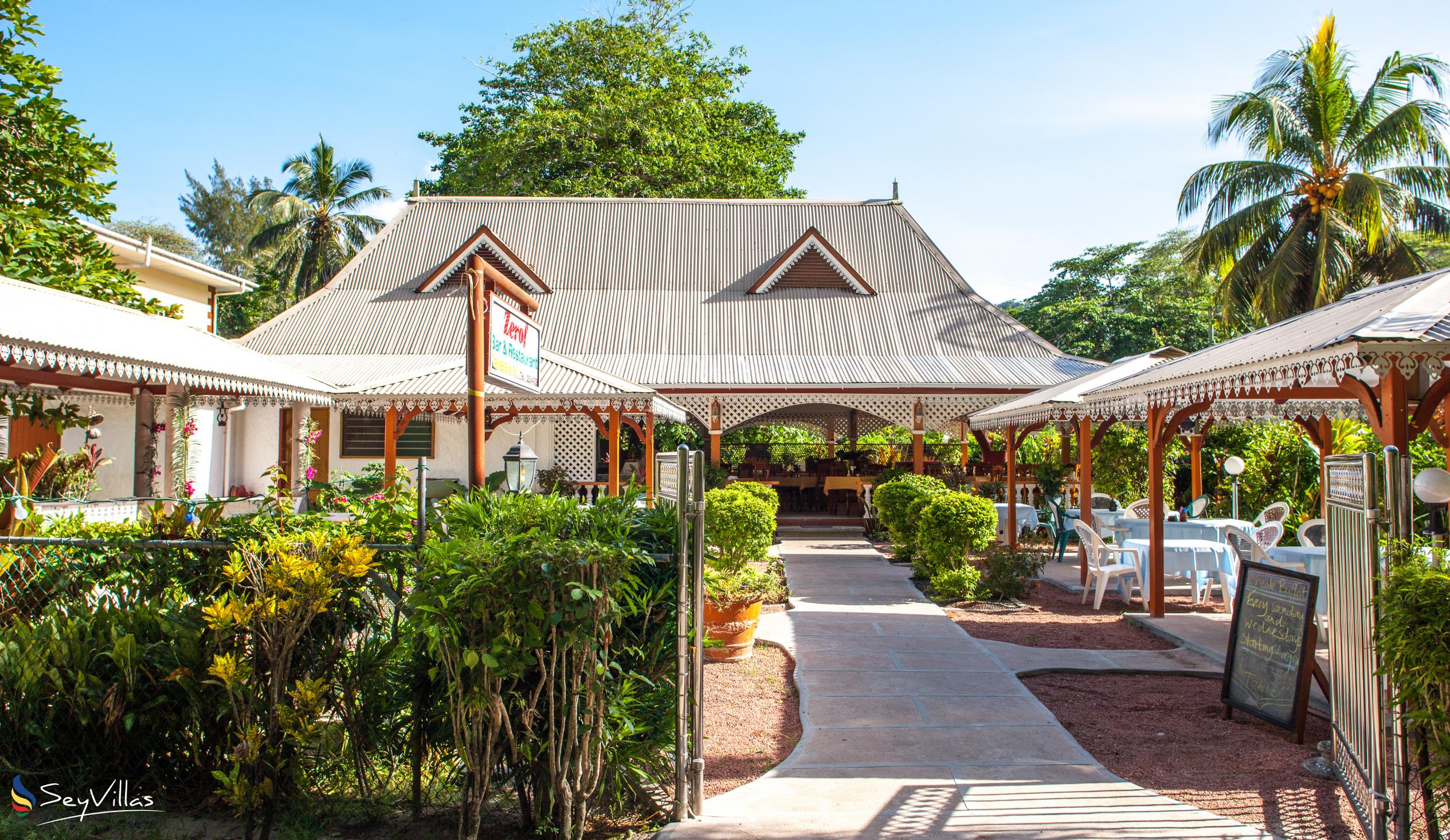 Photo 1: Zerof Guesthouse - Outdoor area - La Digue (Seychelles)