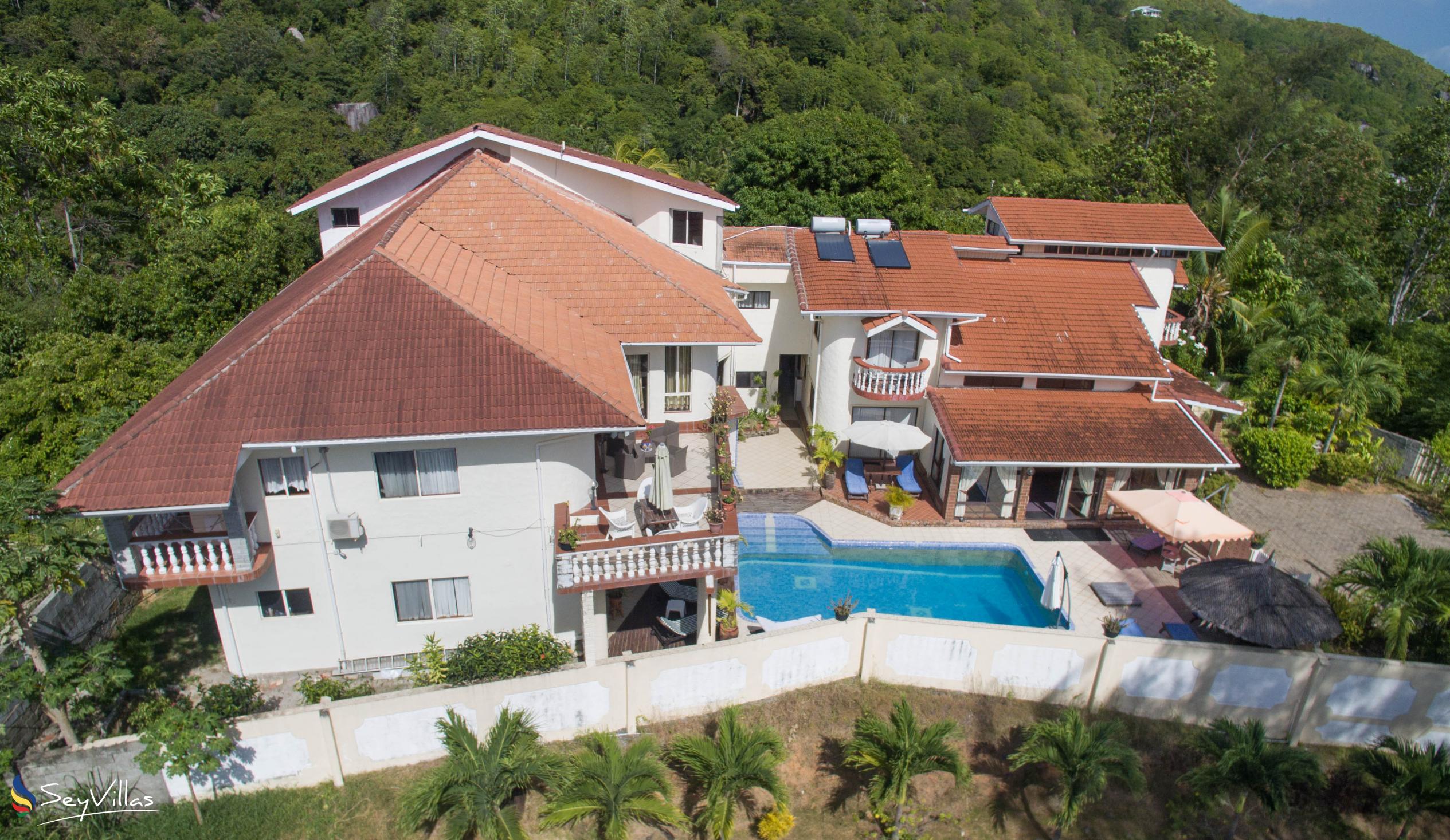 Photo 2: Carana Hilltop Villa - Outdoor area - Mahé (Seychelles)