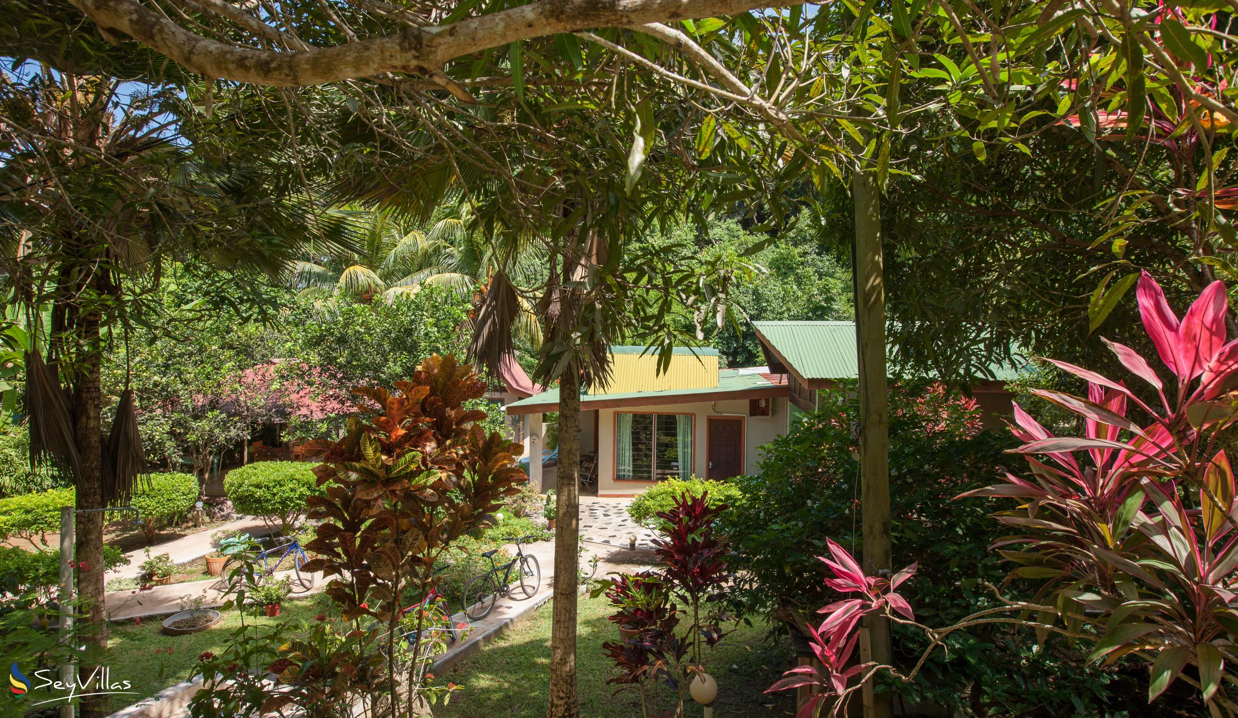 Foto 3: Belle des Iles Guest House - Aussenbereich - La Digue (Seychellen)