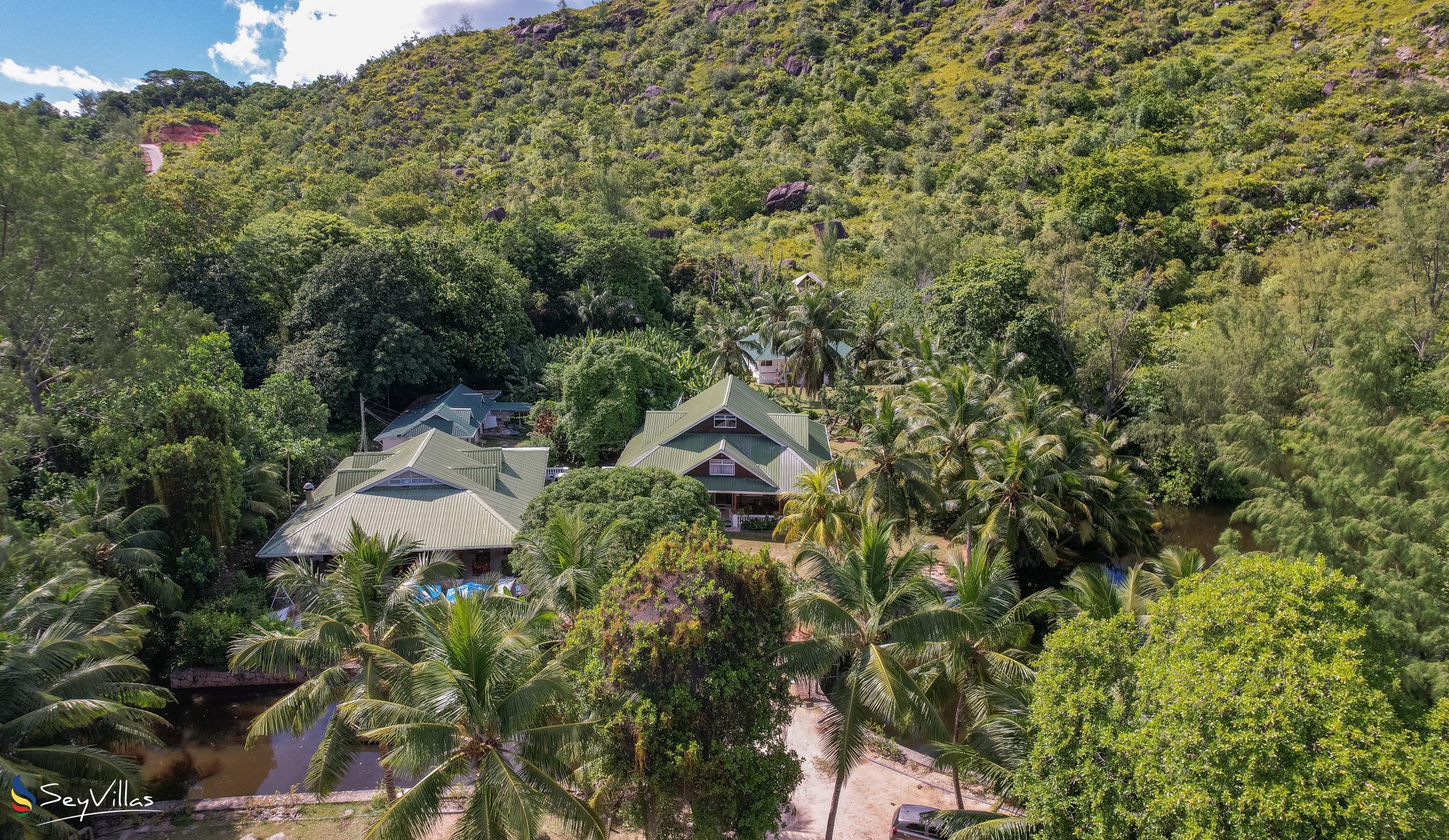Foto 5: Le Chevalier Bay Guesthouse - Aussenbereich - Praslin (Seychellen)