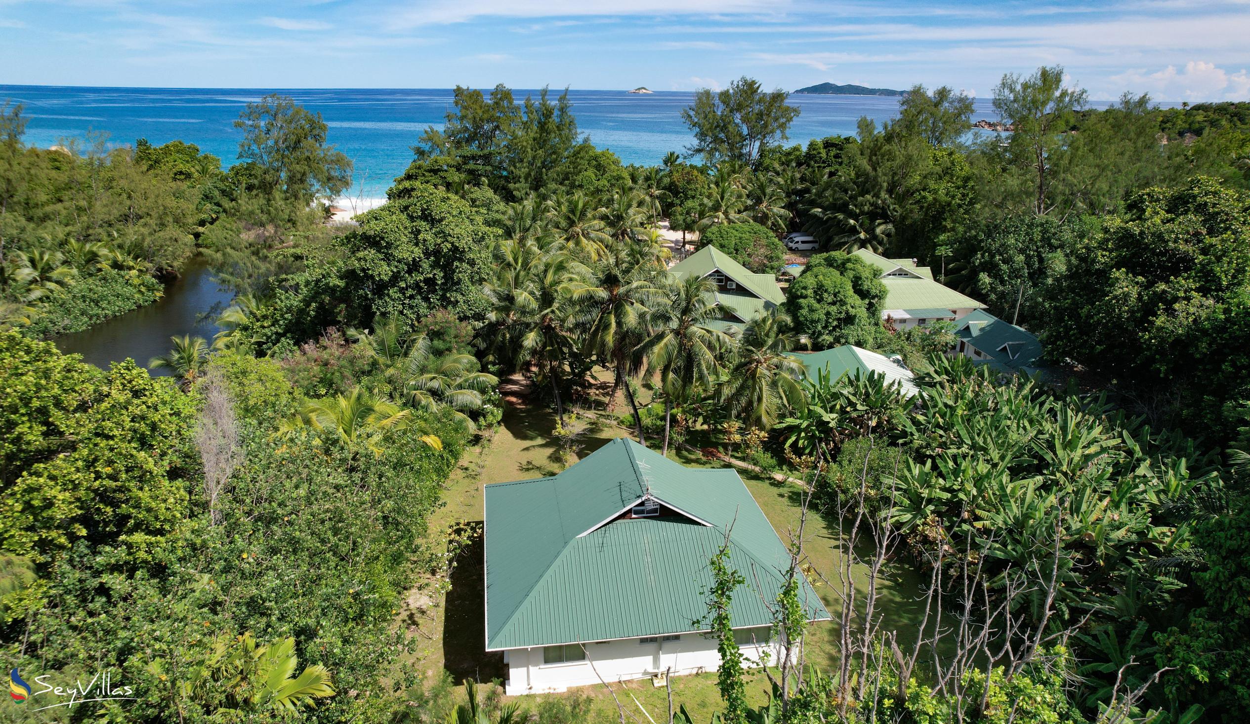 Foto 6: Le Chevalier Bay Guesthouse - Aussenbereich - Praslin (Seychellen)