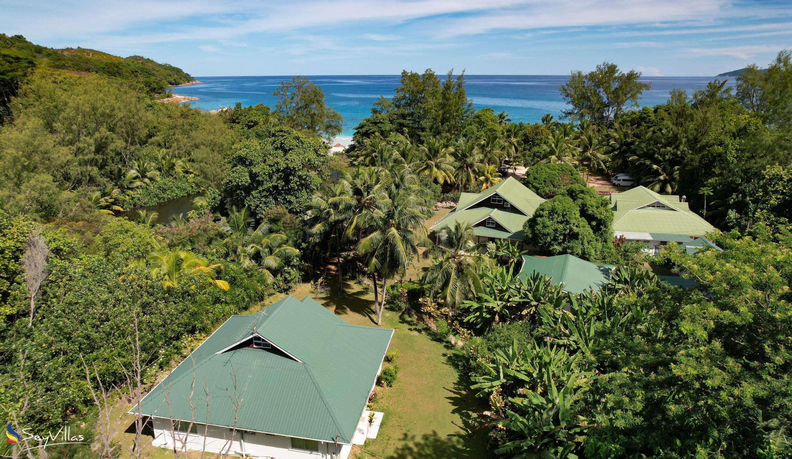 Foto 7: Le Chevalier Bay Guesthouse - Aussenbereich - Praslin (Seychellen)