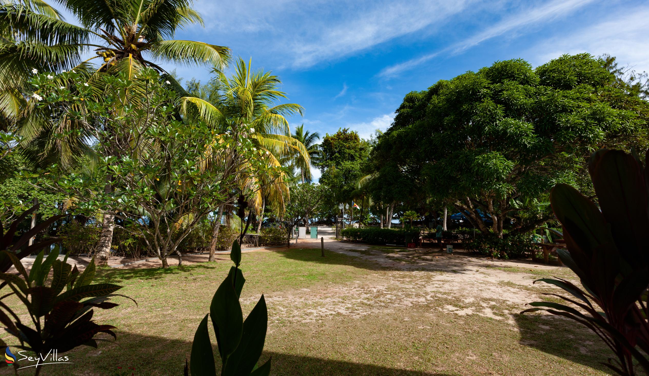 Foto 23: Le Chevalier Bay Guesthouse - Aussenbereich - Praslin (Seychellen)