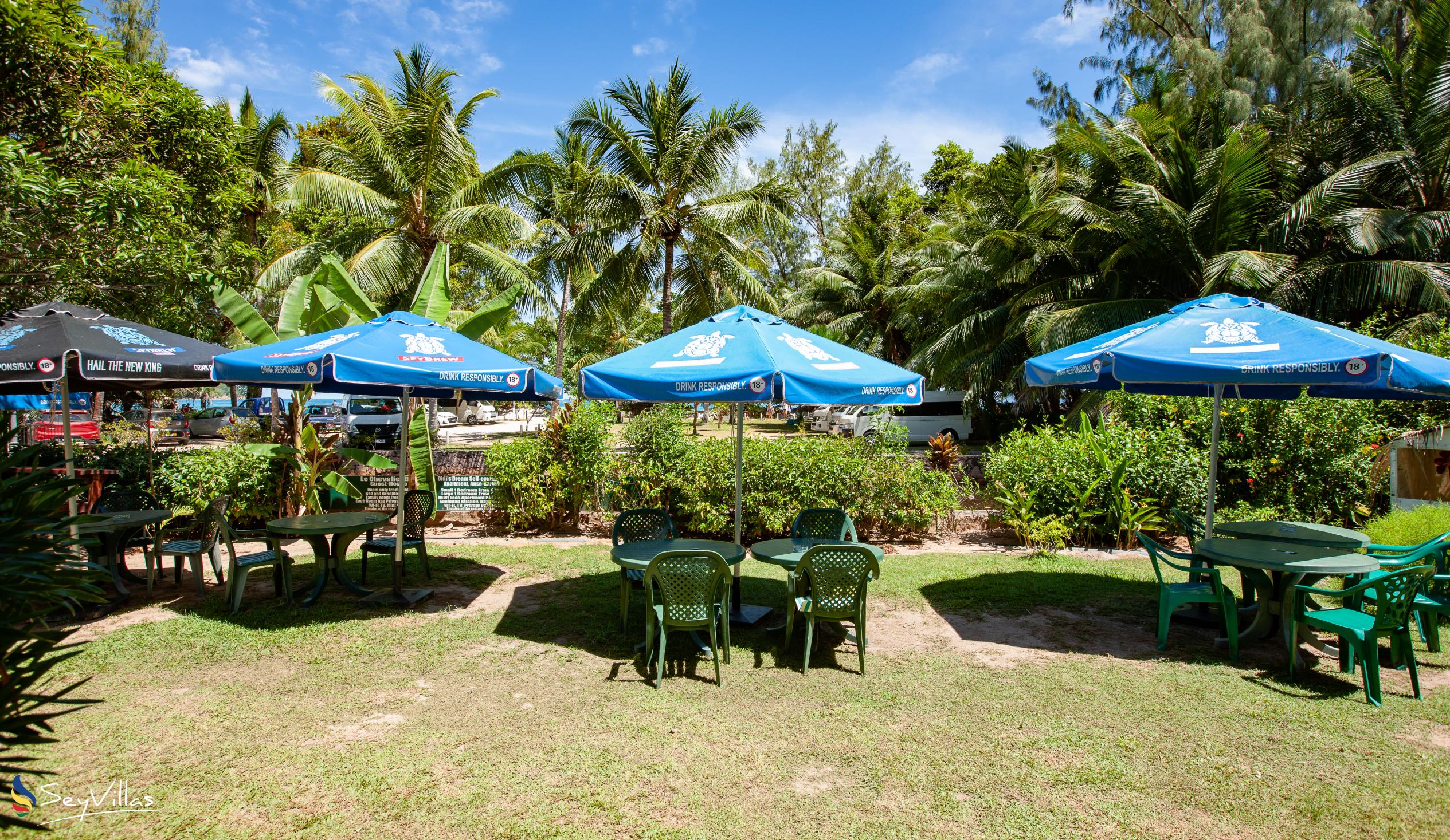 Foto 22: Le Chevalier Bay Guesthouse - Aussenbereich - Praslin (Seychellen)