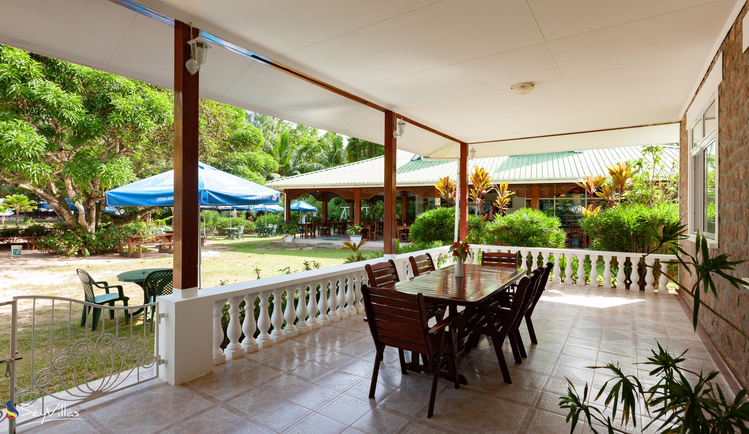 Foto 25: Le Chevalier Bay Guesthouse - Aussenbereich - Praslin (Seychellen)