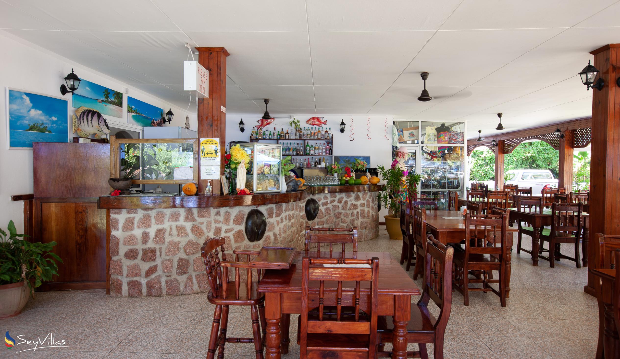 Photo 18: Le Chevalier Bay Guesthouse - Indoor area - Praslin (Seychelles)
