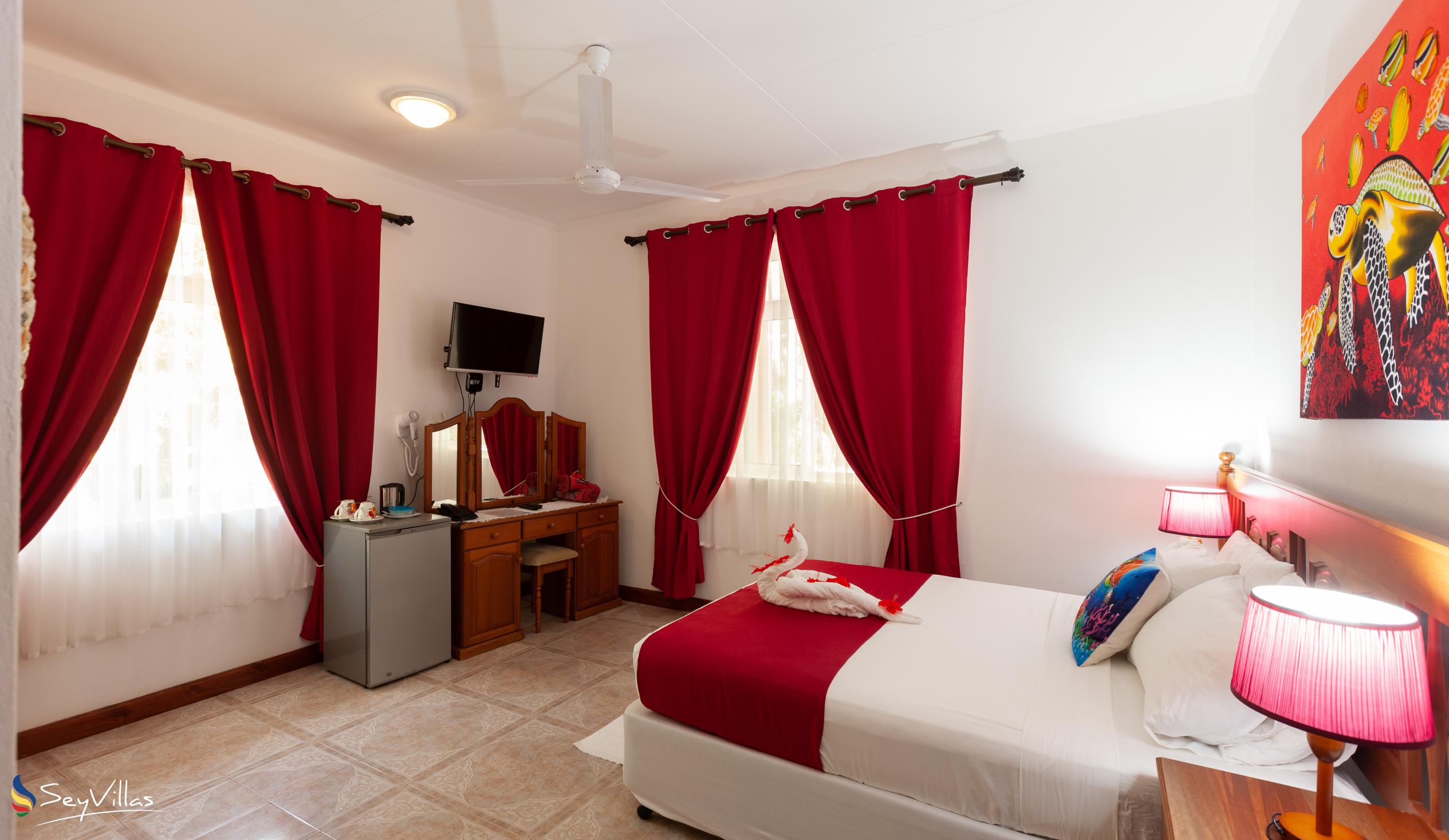 Photo 77: Le Chevalier Bay Guesthouse - Standard Double Room - Praslin (Seychelles)
