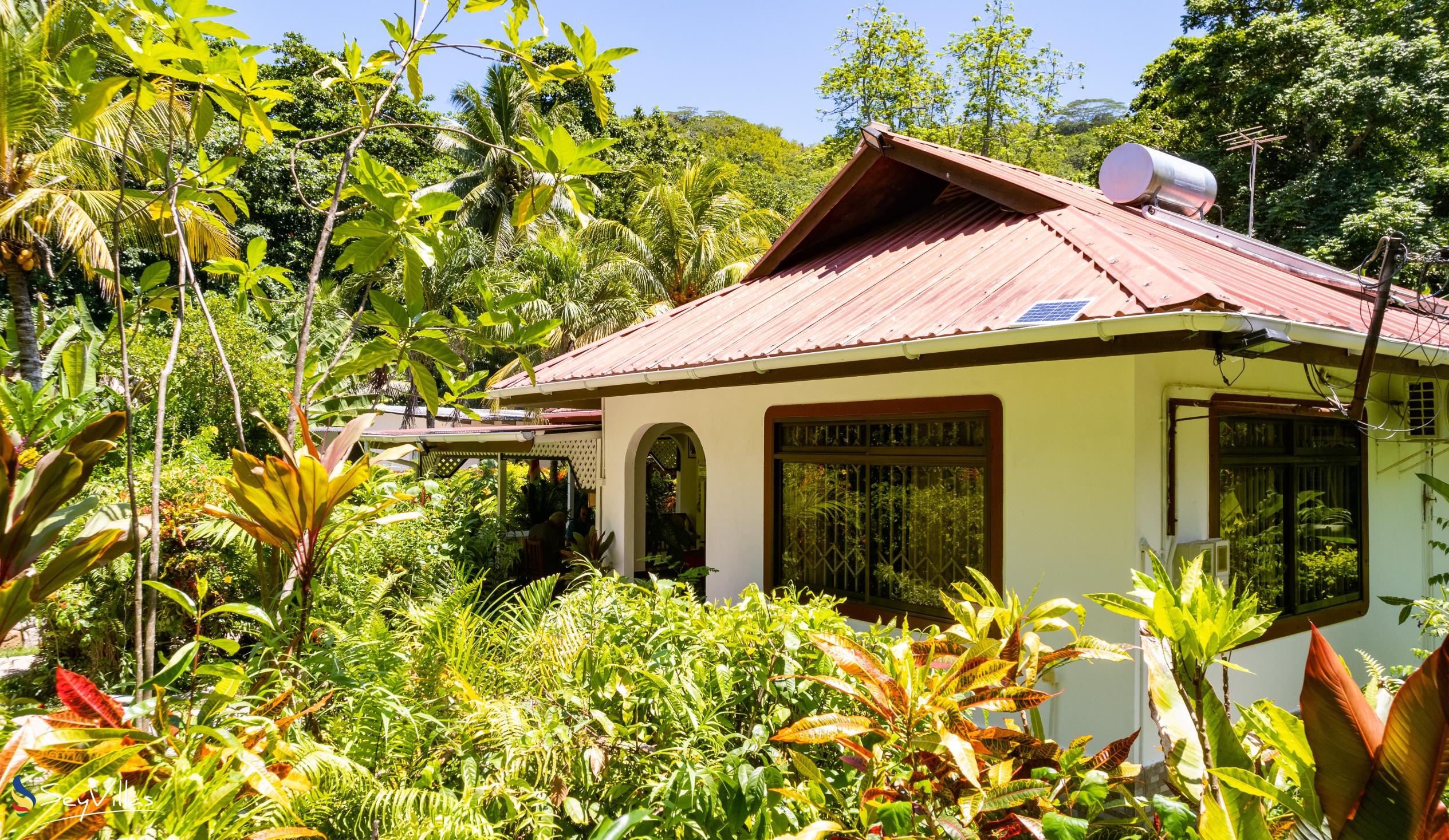 Photo 9: Buisson Guest House - Outdoor area - La Digue (Seychelles)