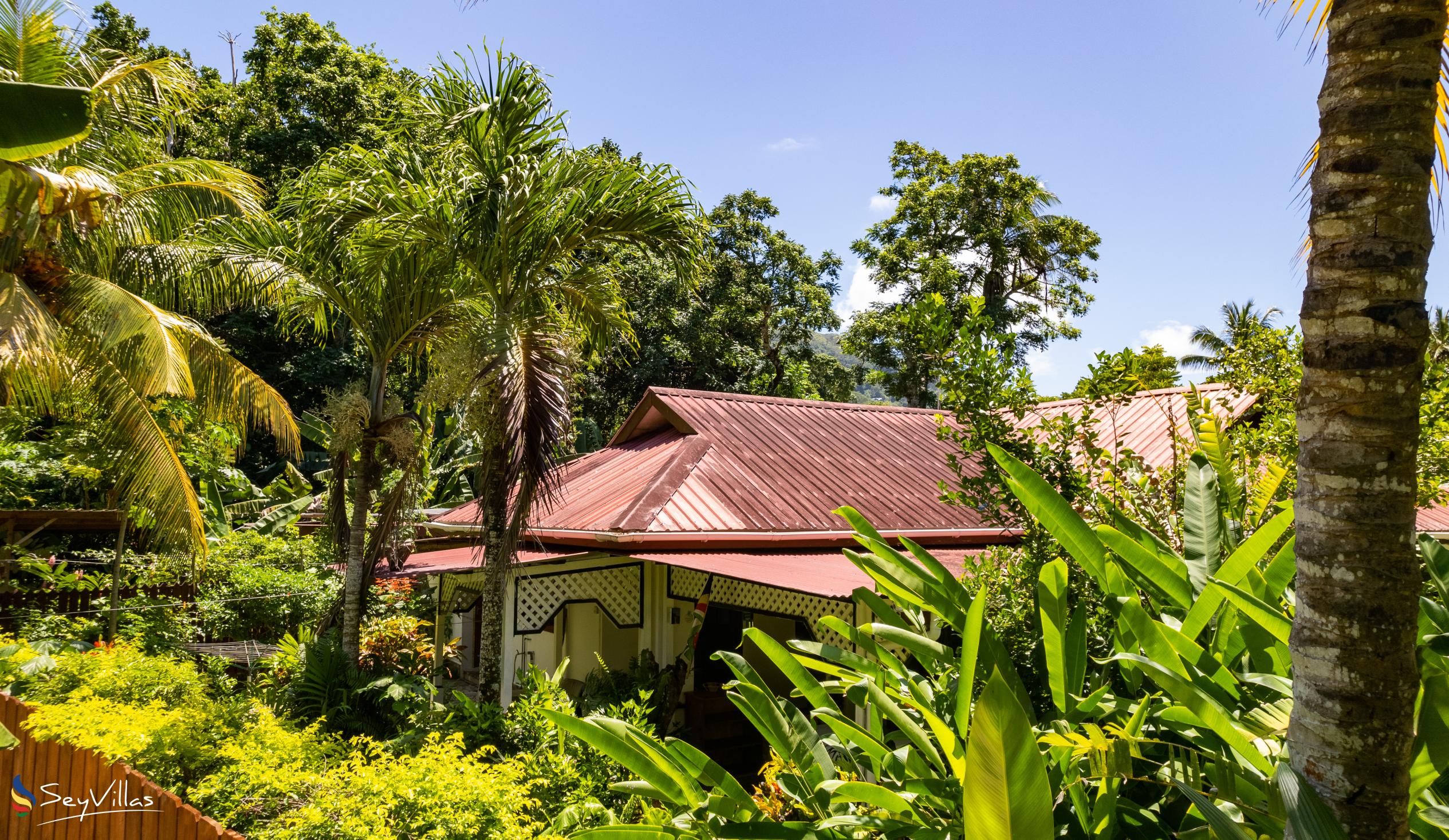 Photo 5: Buisson Guest House - Outdoor area - La Digue (Seychelles)