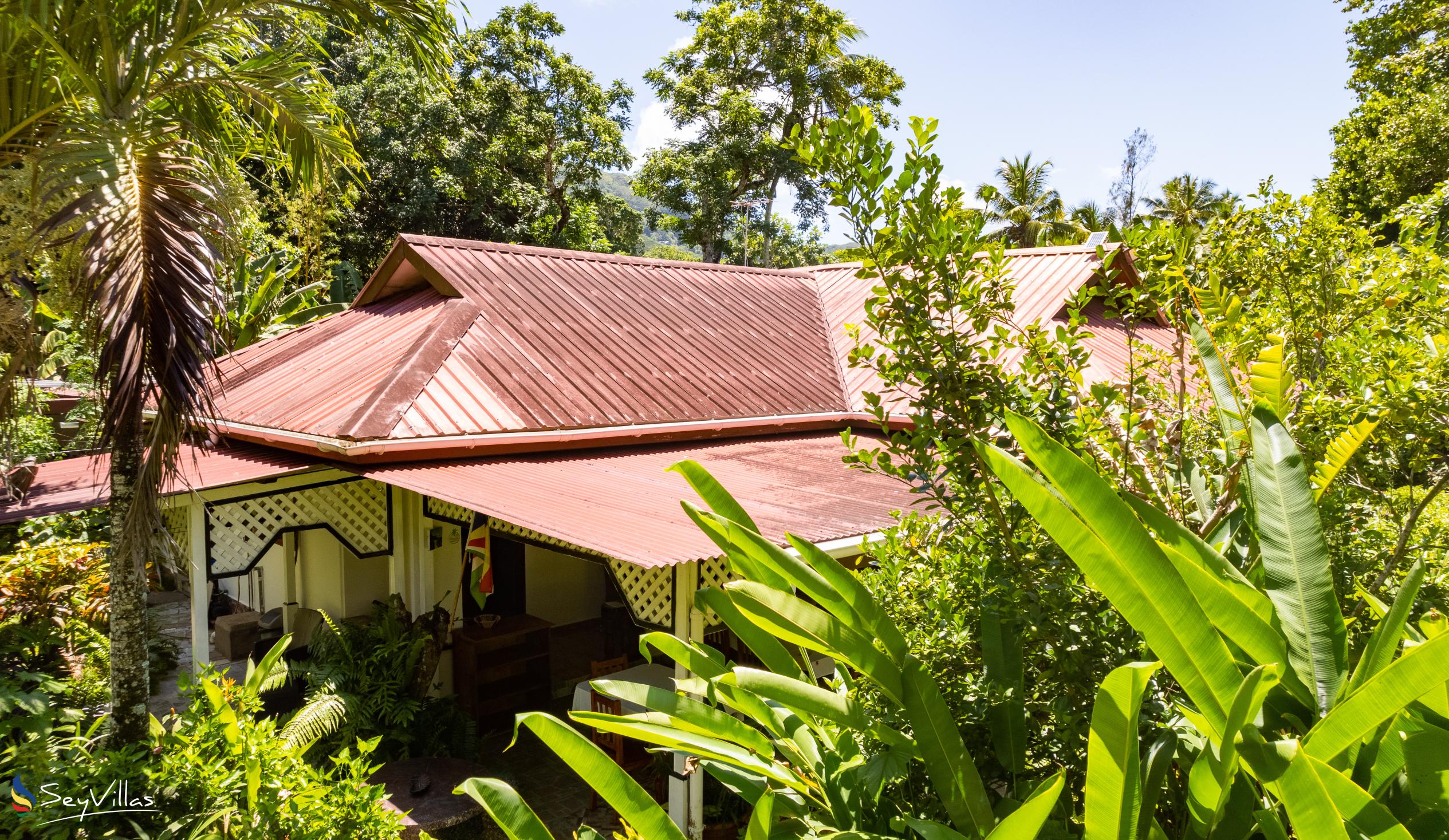 Photo 6: Buisson Guest House - Outdoor area - La Digue (Seychelles)