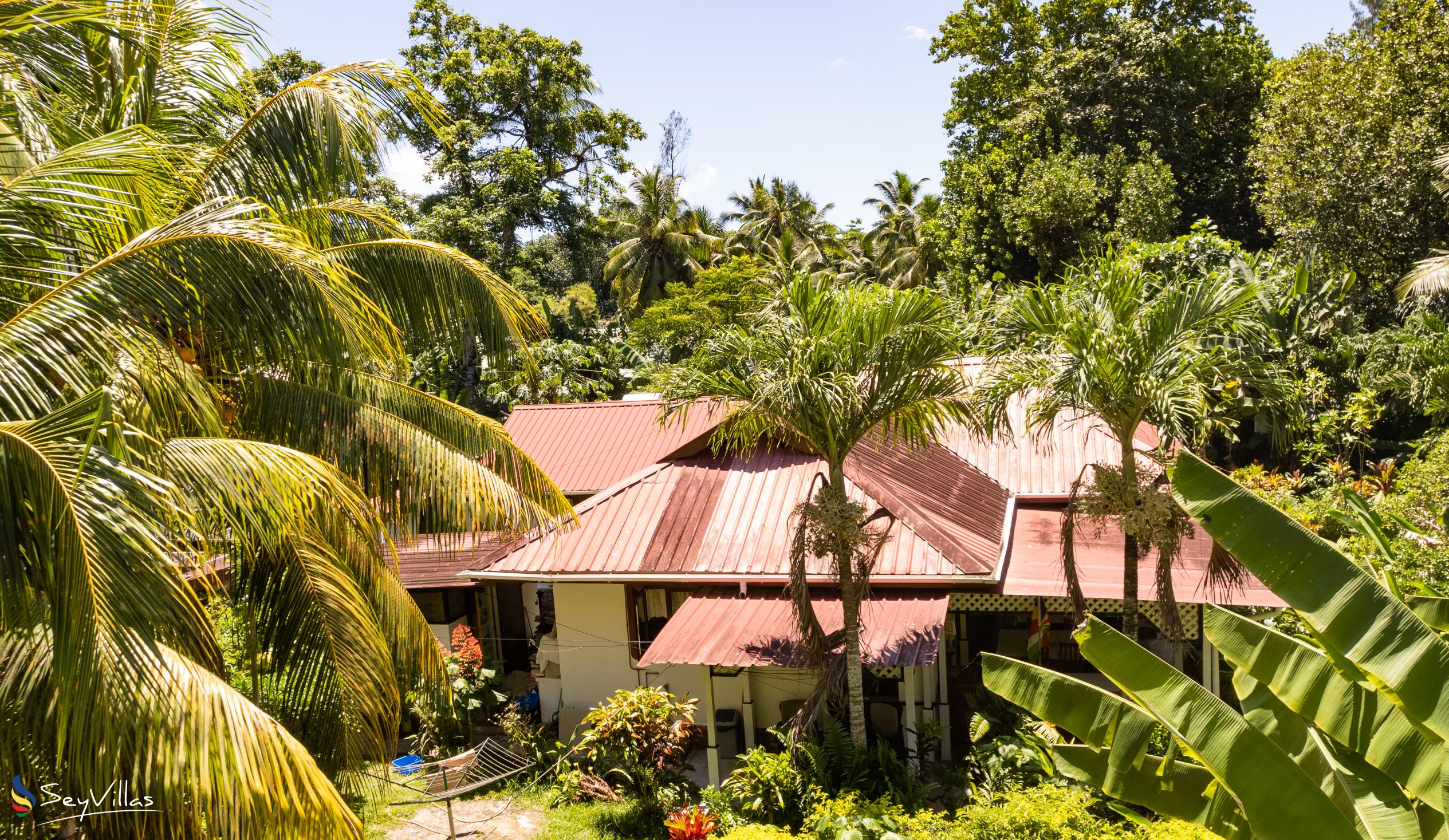 Photo 4: Buisson Guest House - Outdoor area - La Digue (Seychelles)