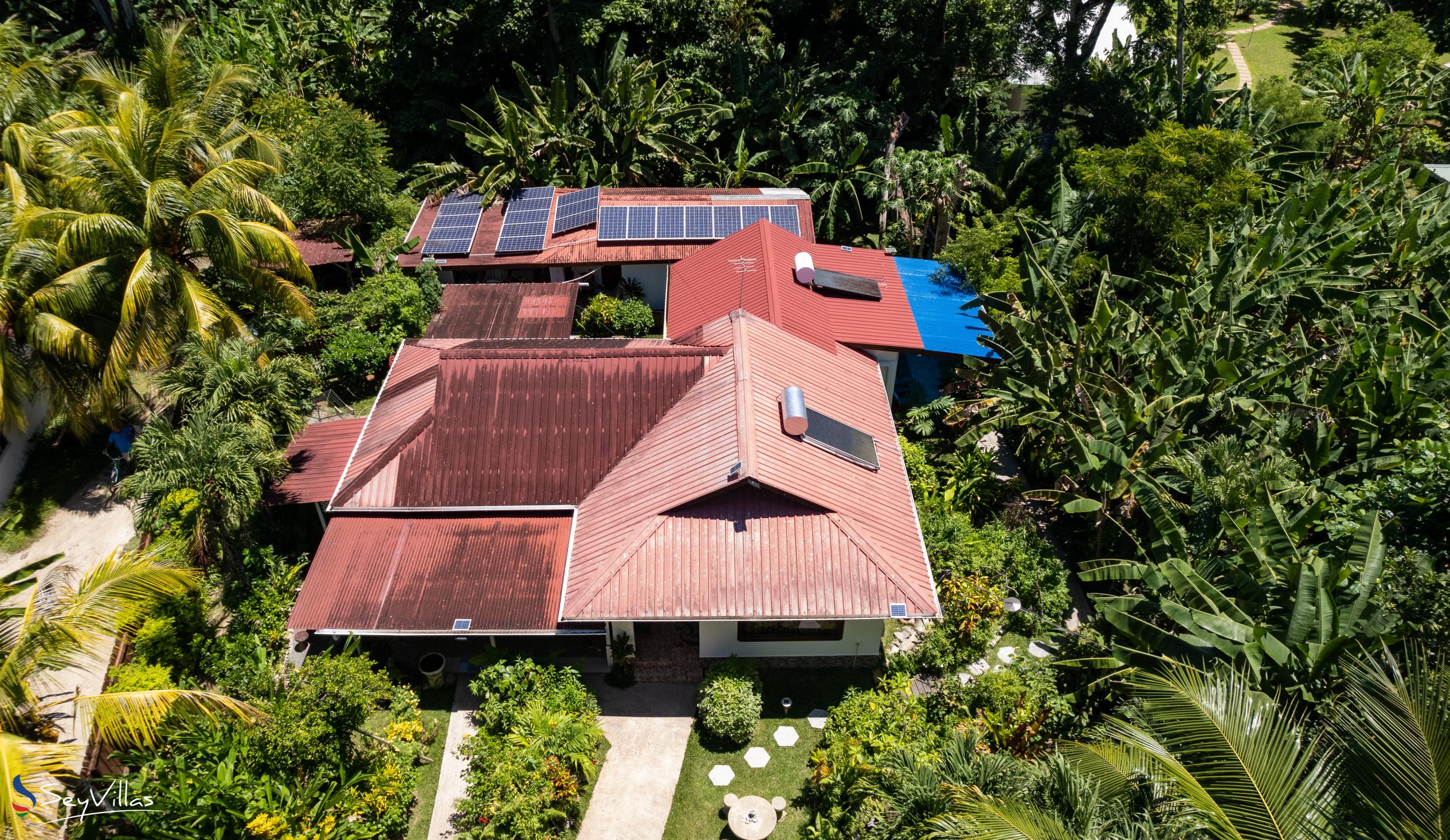 Photo 3: Buisson Guest House - Outdoor area - La Digue (Seychelles)