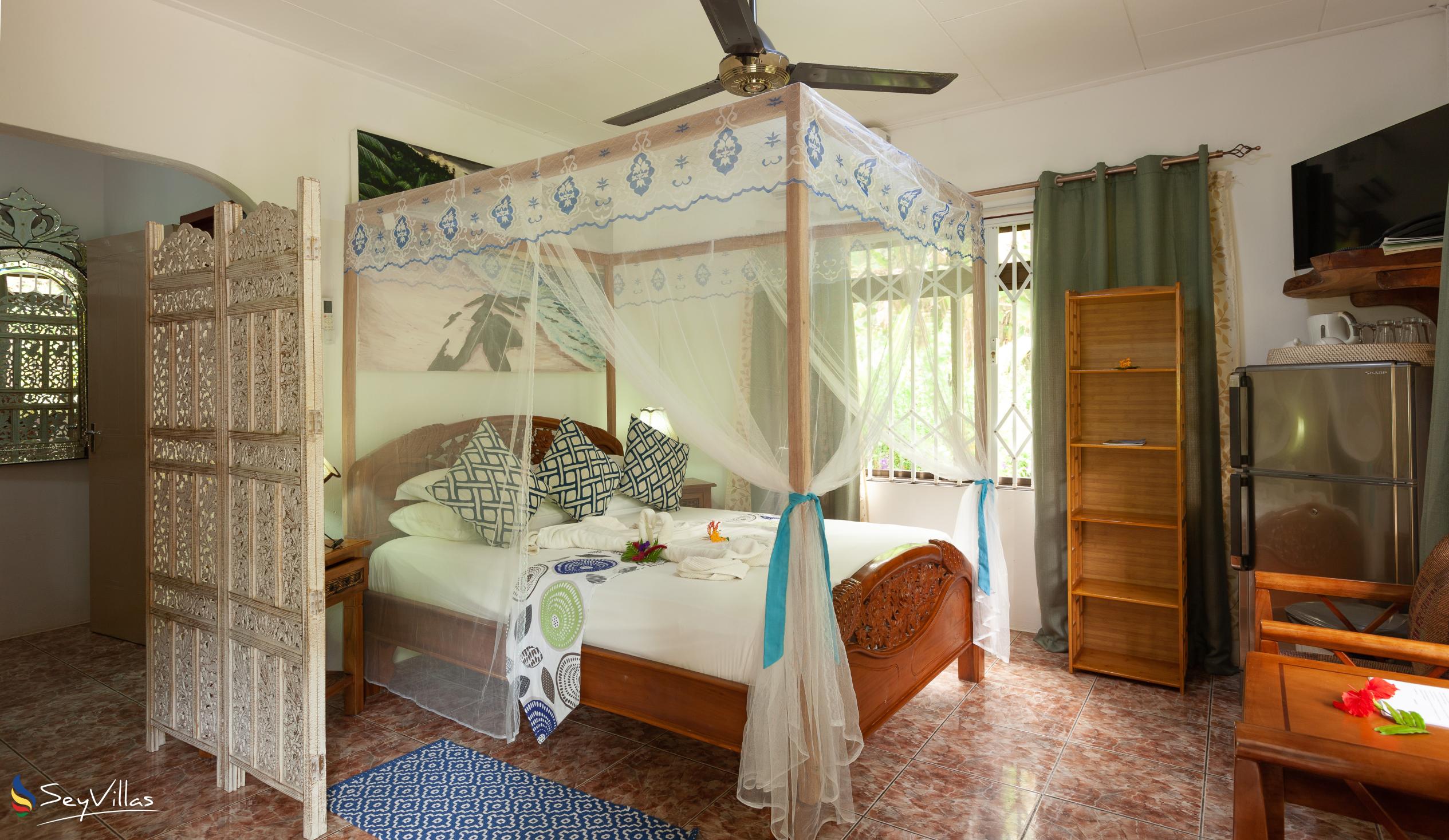 Foto 24: Buisson Guest House - Chambre Eliconia - La Digue (Seychelles)