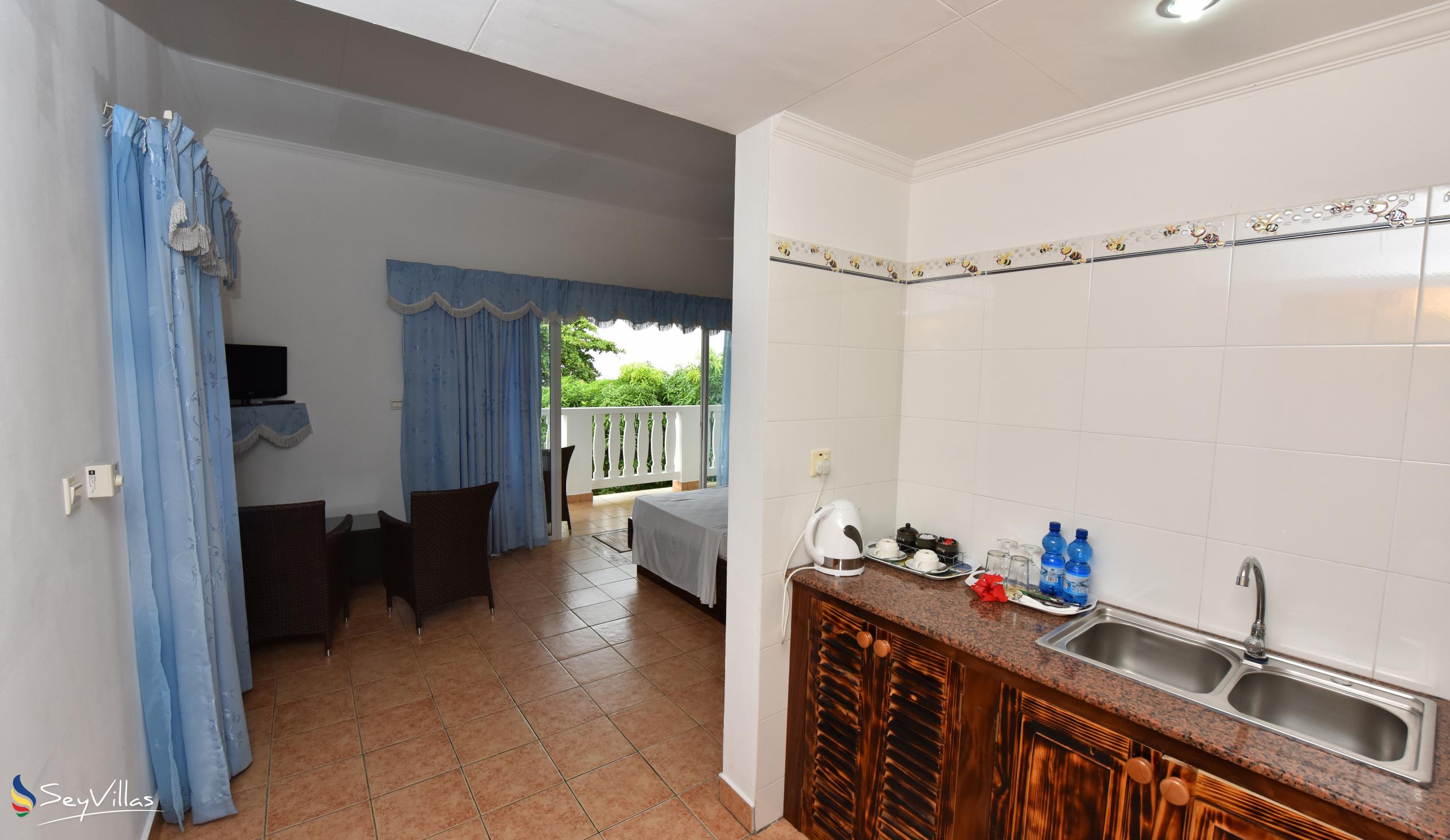 Foto 11: The Diver's Lodge - Standard Room (1. Obergeschoss) - Mahé (Seychellen)