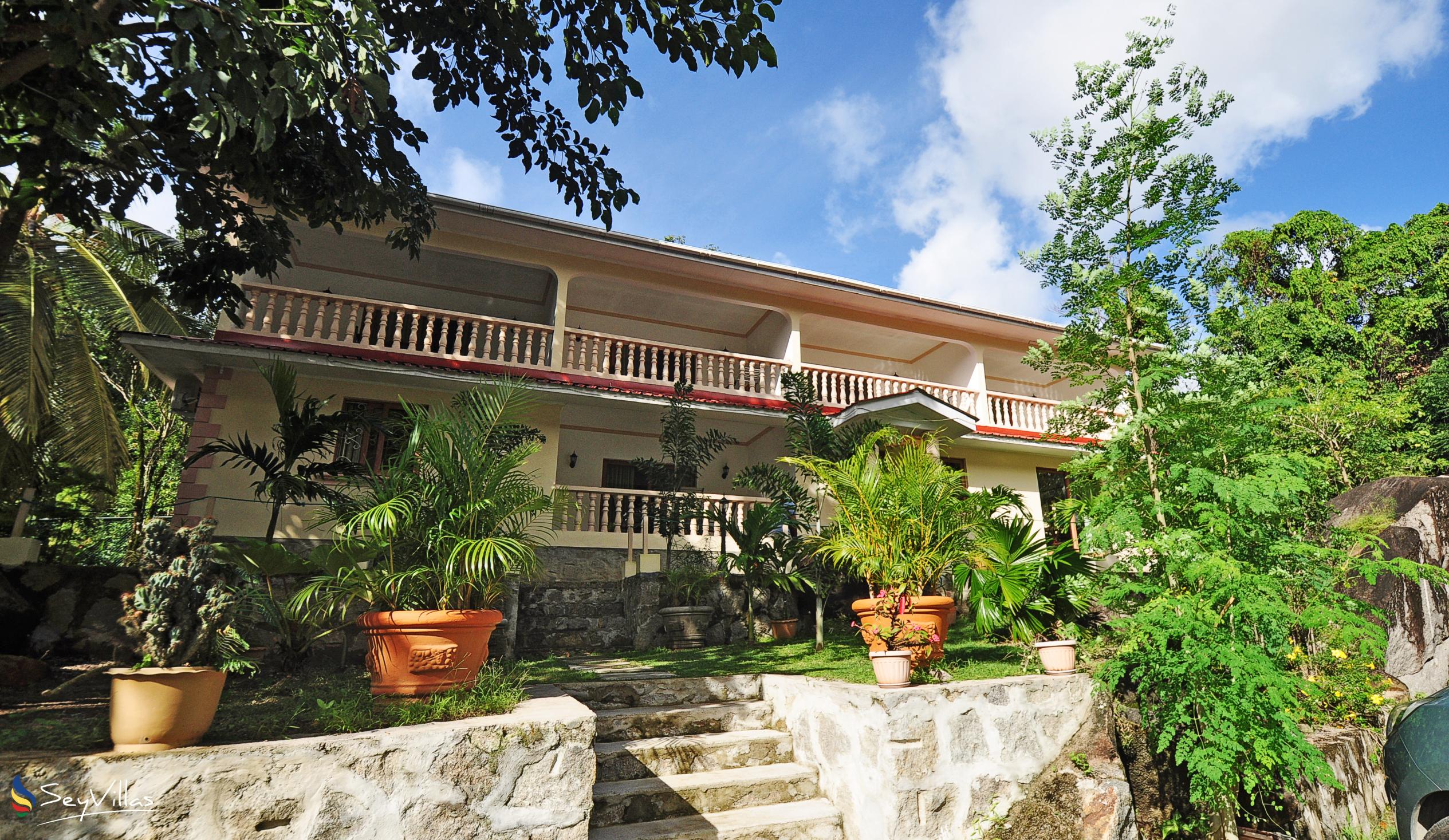 Foto 2: Forest Lodge Guest House - Aussenbereich - Mahé (Seychellen)