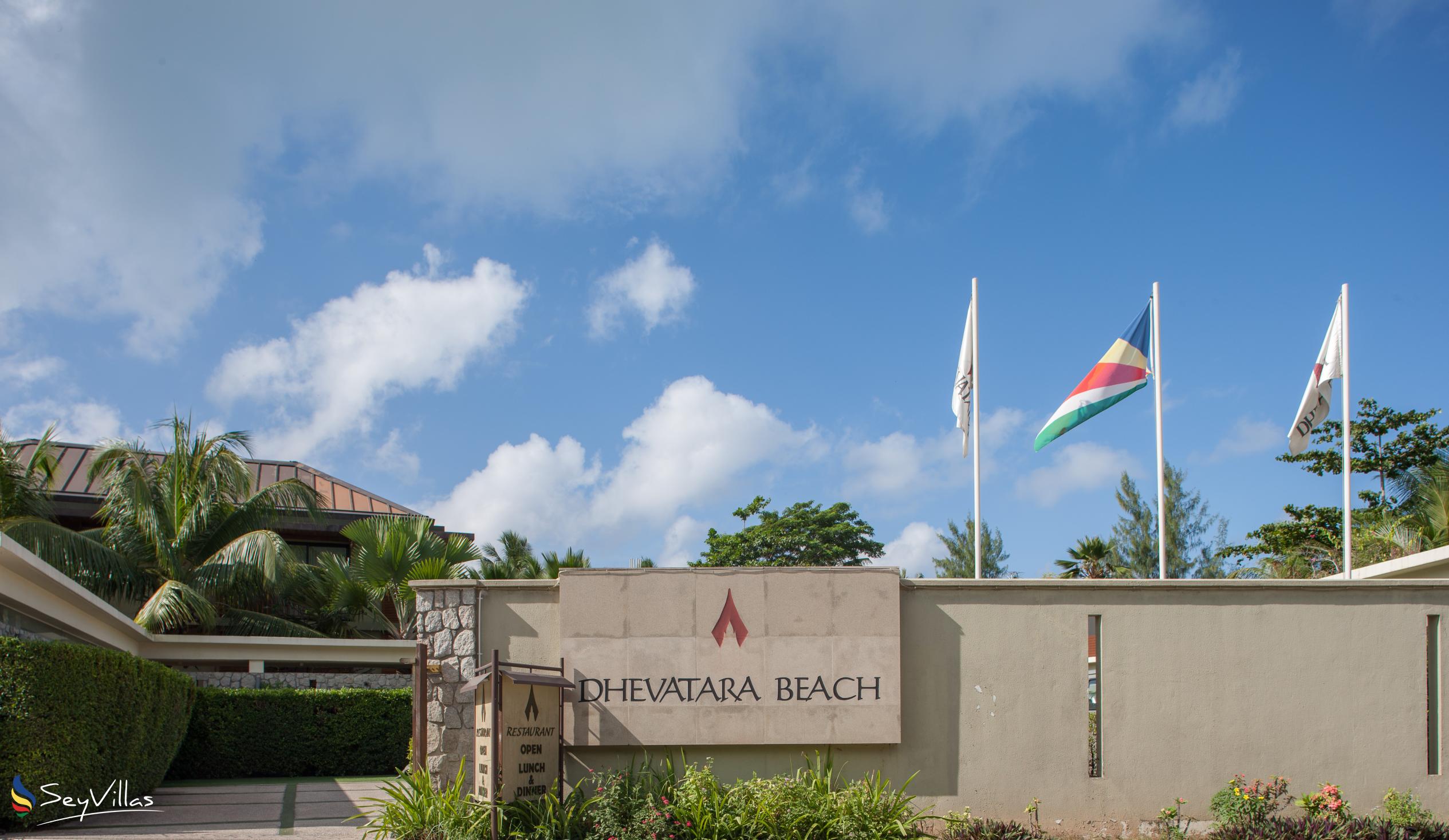 Foto 5: Dhevatara Beach Hotel - Aussenbereich - Praslin (Seychellen)