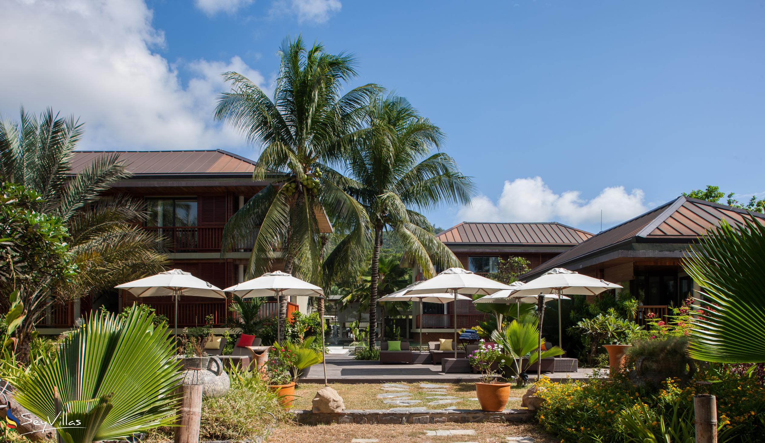 Foto 3: Dhevatara Beach Hotel - Aussenbereich - Praslin (Seychellen)