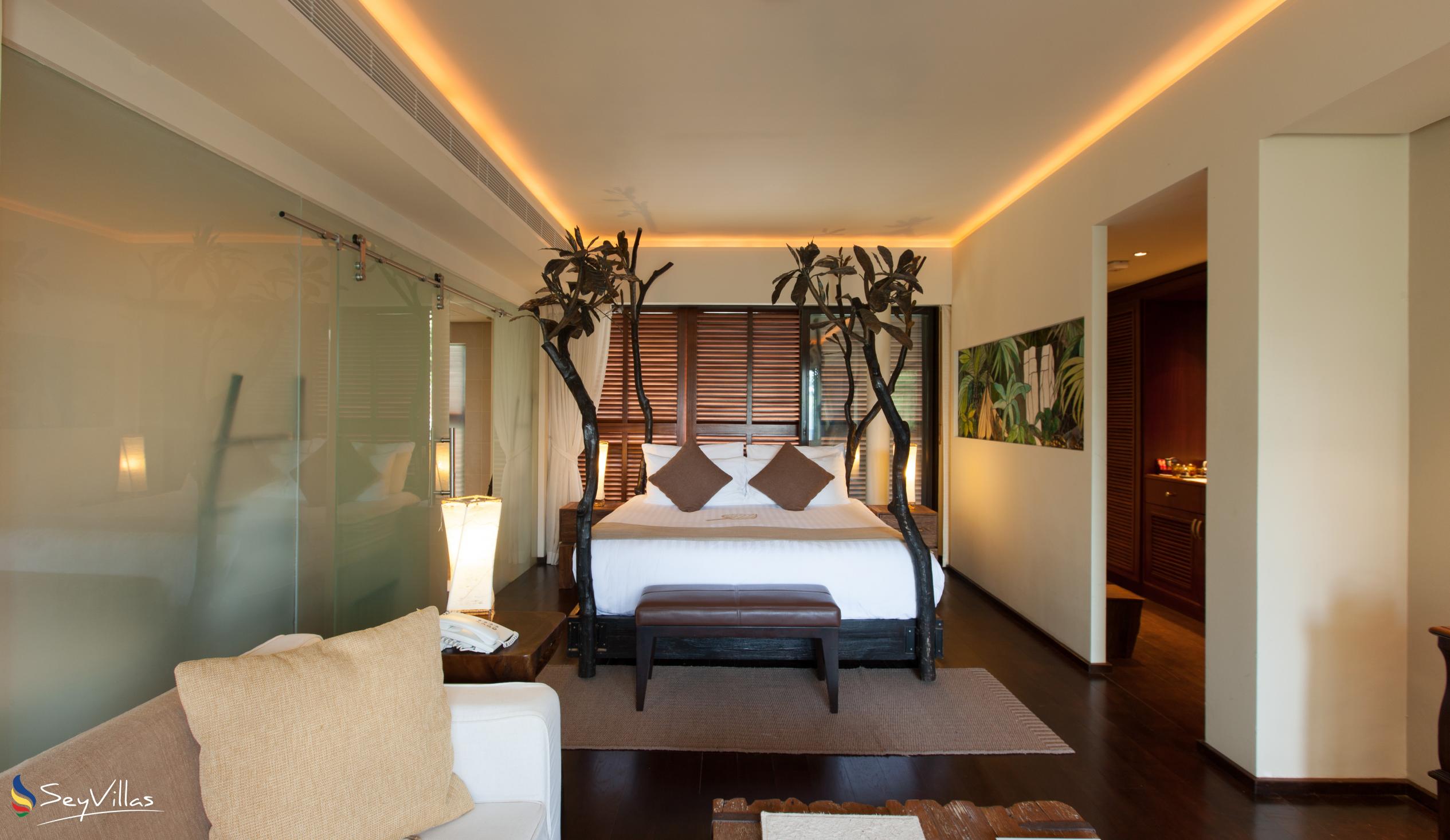 Foto 44: Dhevatara Beach Hotel - Suite vue sur la mer avec lit king-size - Praslin (Seychelles)
