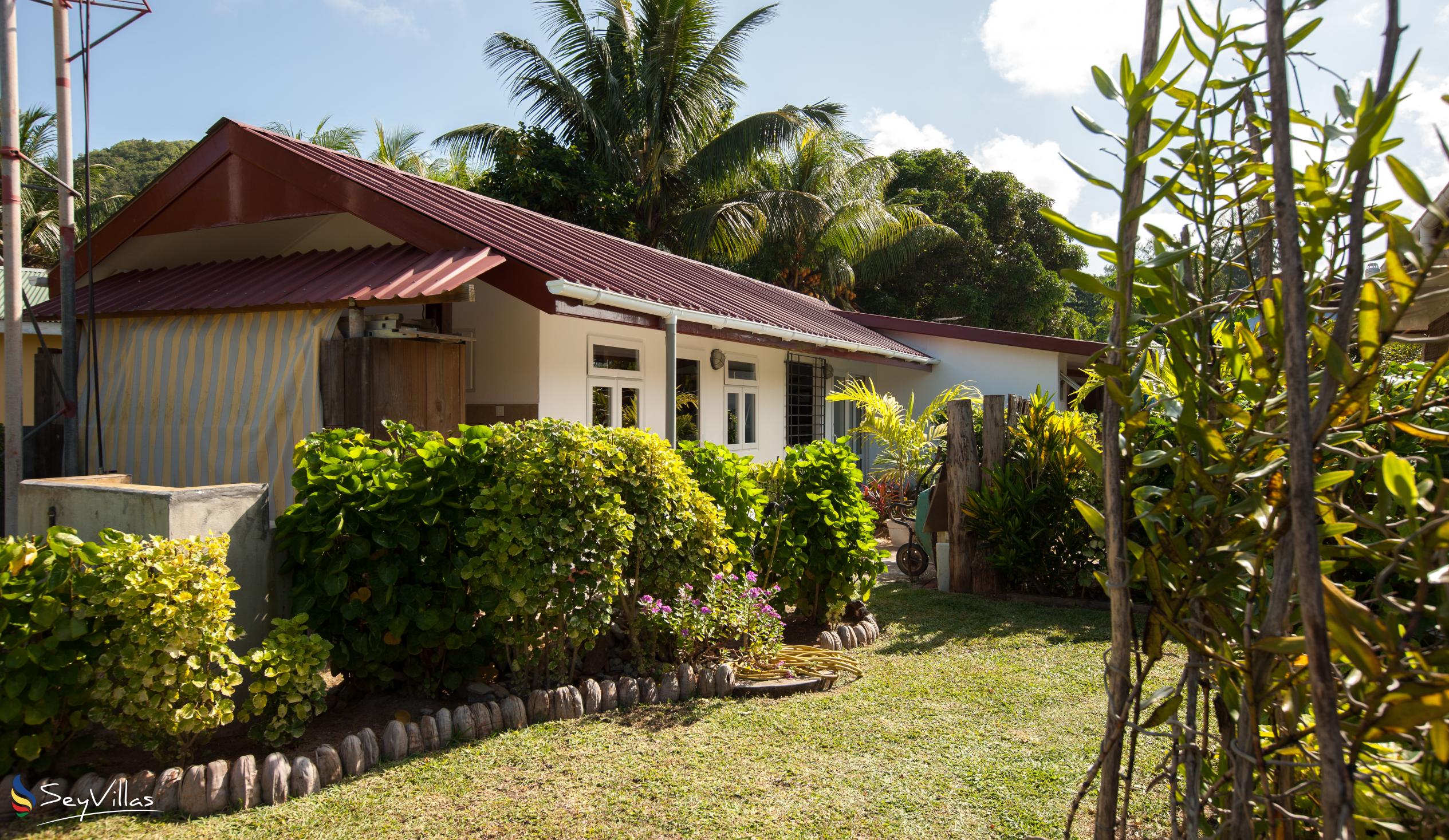 Foto 5: Le Relax St. Joseph Guest House - Aussenbereich - Praslin (Seychellen)
