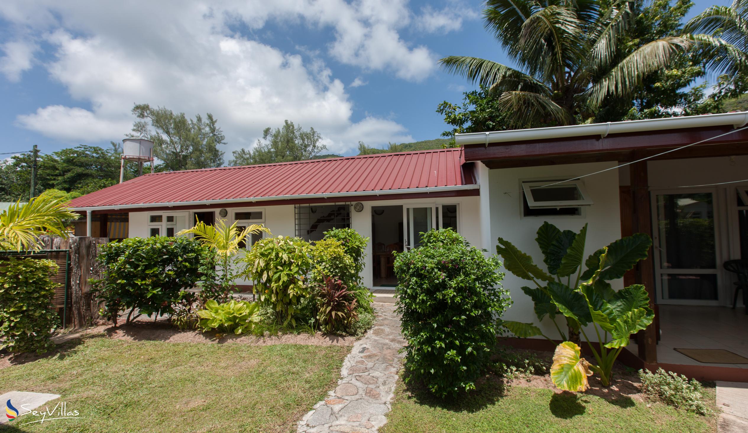 Photo 3: Le Relax St. Joseph Guest House - Outdoor area - Praslin (Seychelles)