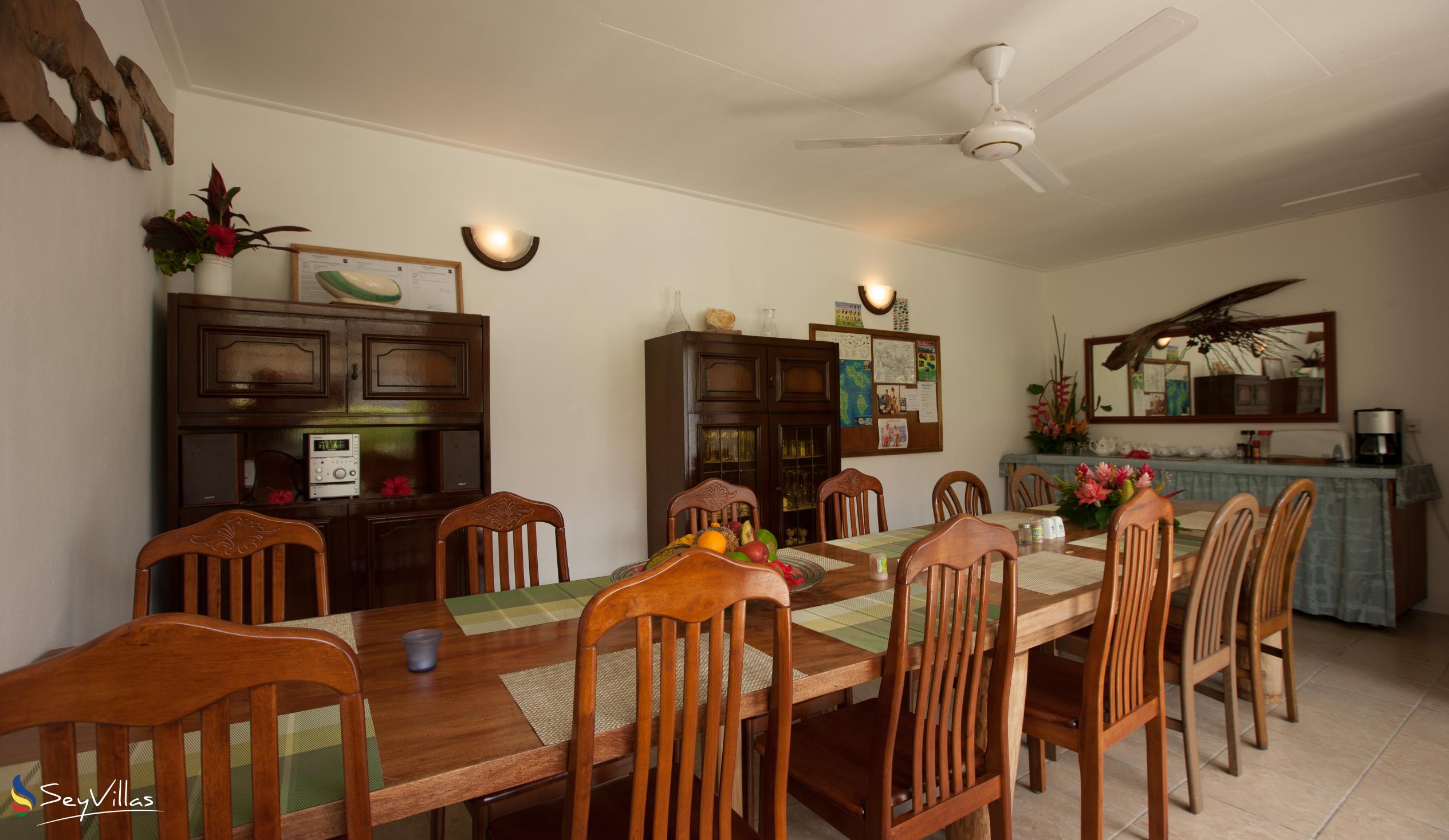 Photo 10: Le Relax St. Joseph Guest House - Indoor area - Praslin (Seychelles)