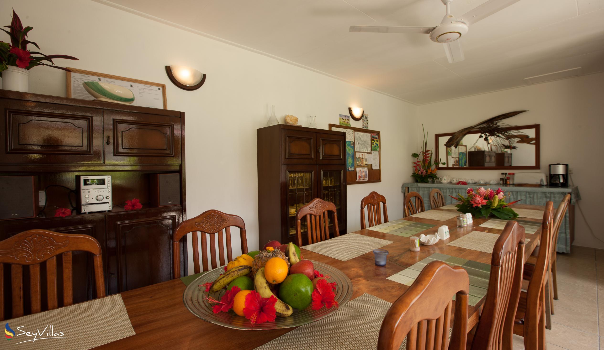 Photo 11: Le Relax St. Joseph Guest House - Indoor area - Praslin (Seychelles)