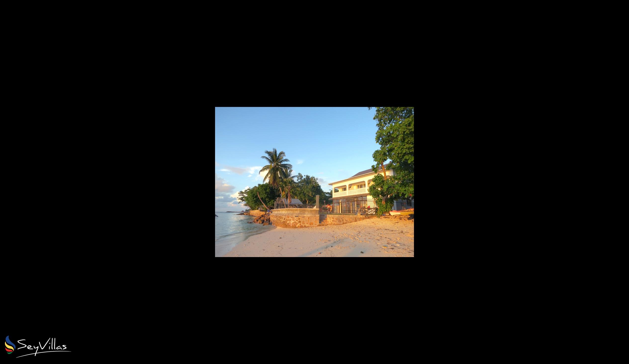 Foto 1: Marie-France Beach Front Apartments - Aussenbereich - La Digue (Seychellen)