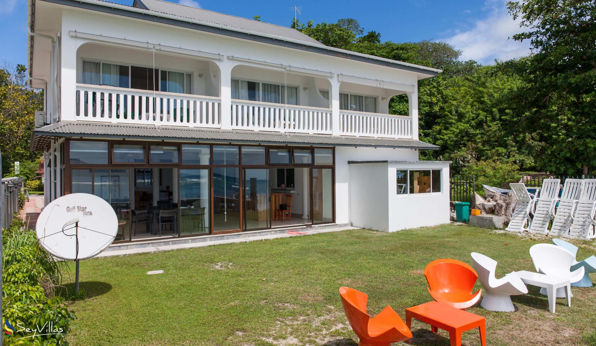 Foto 9: Marie-France Beach Front Apartments - Aussenbereich - La Digue (Seychellen)