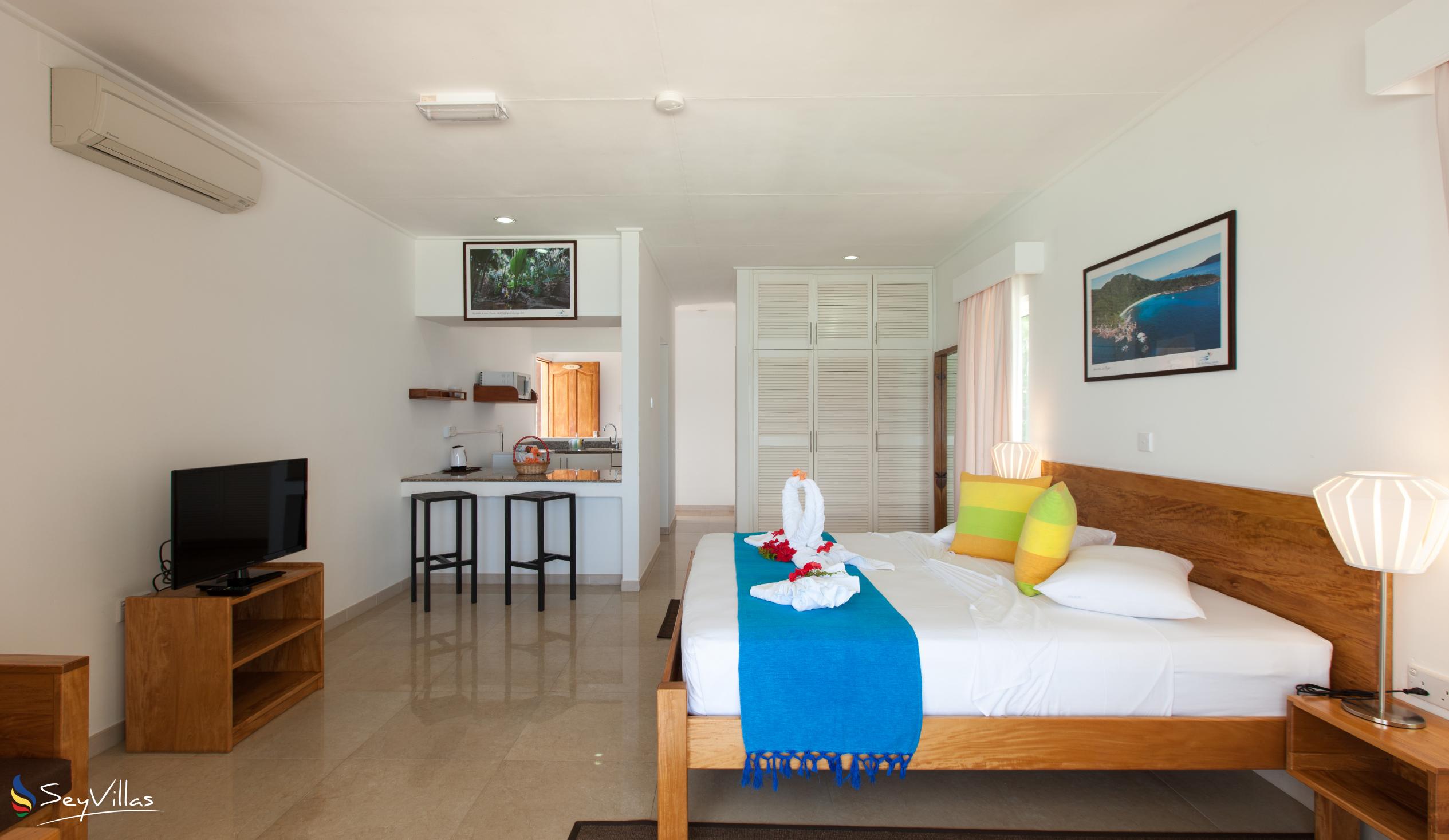 Photo 37: Marie-France Beach Front Apartments - Standard Room - La Digue (Seychelles)
