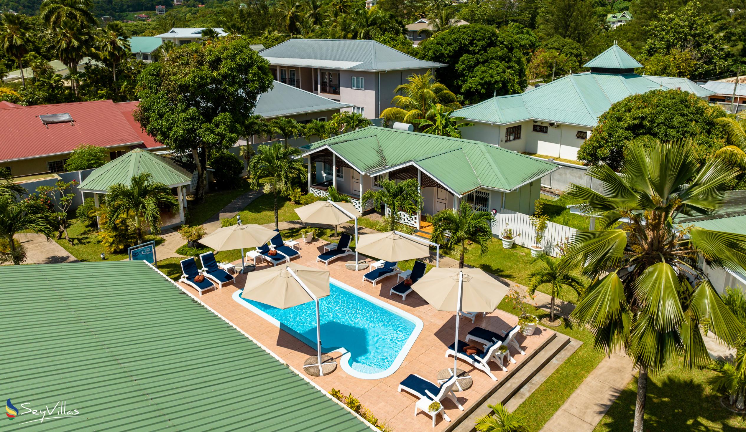 Photo 6: Hotel La Roussette - Outdoor area - Mahé (Seychelles)