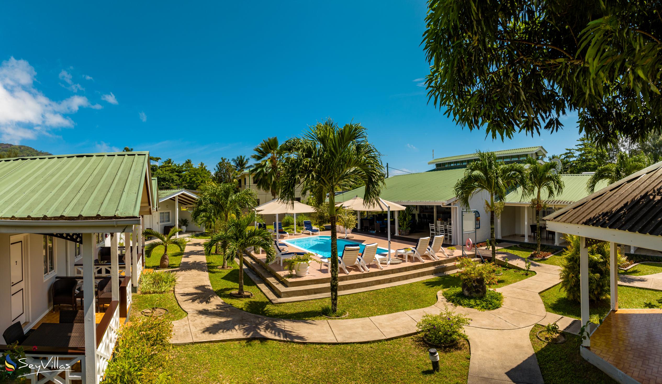 Photo 10: Hotel La Roussette - Outdoor area - Mahé (Seychelles)