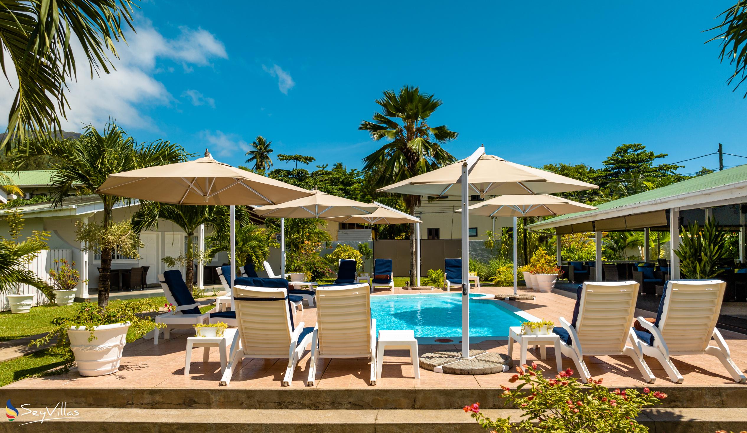 Photo 11: Hotel La Roussette - Outdoor area - Mahé (Seychelles)